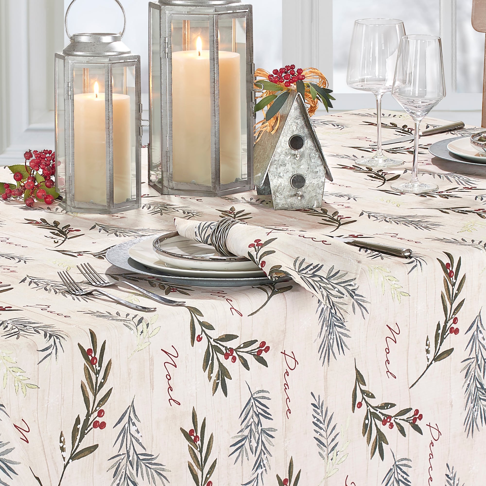 Holiday Tree Trimmings Red and Green Polyester Napkins Set