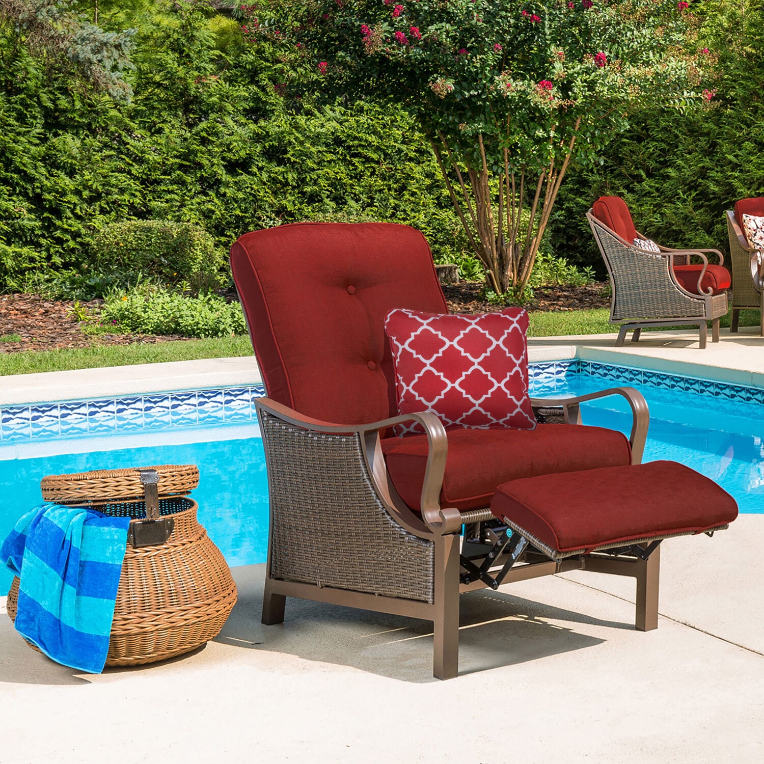 Hanover HANTPLATT-RED Outdoor-Accent-Pillows - View #4