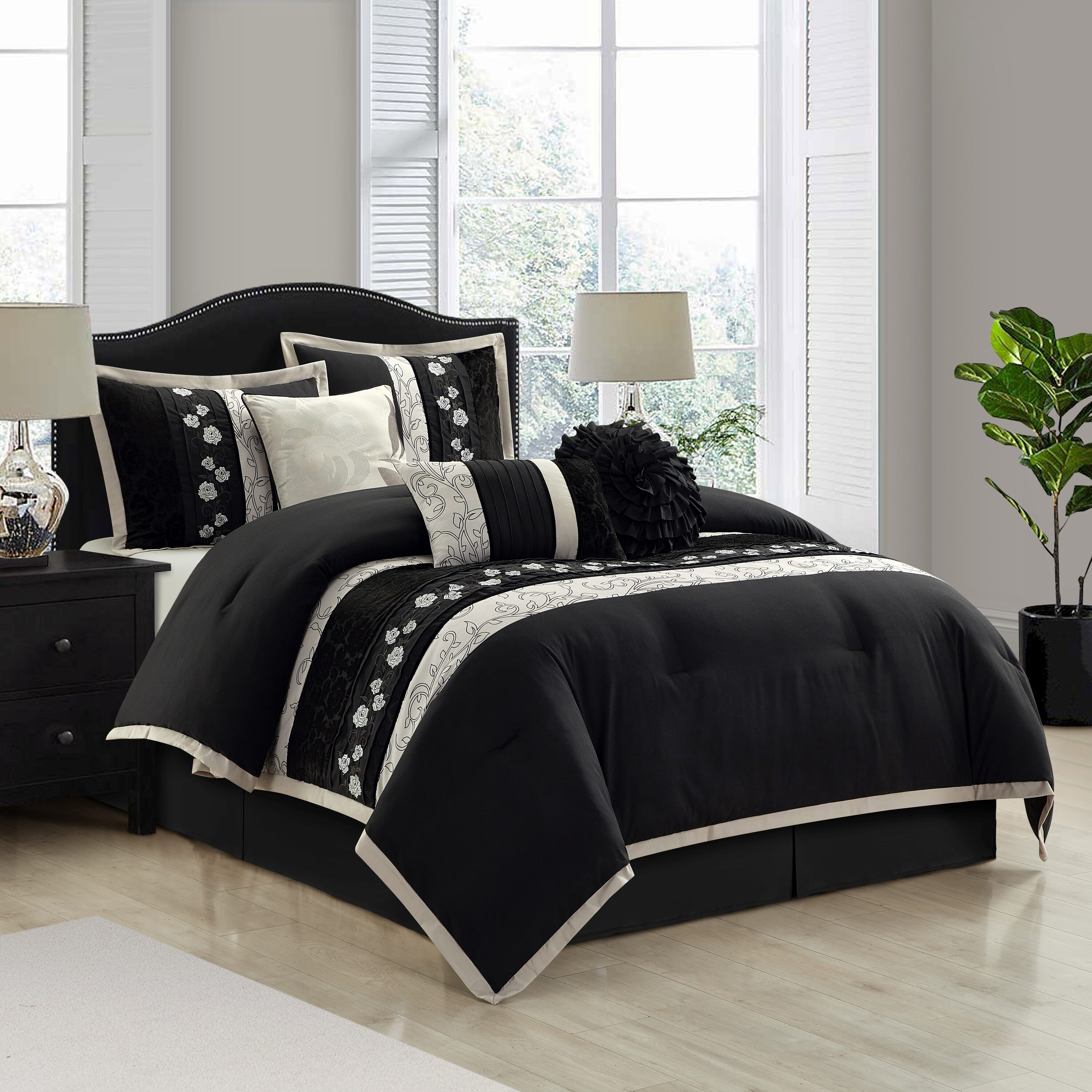 Nanshing RILEY-K-BLAC 7 -Piece Black King Comforter Set