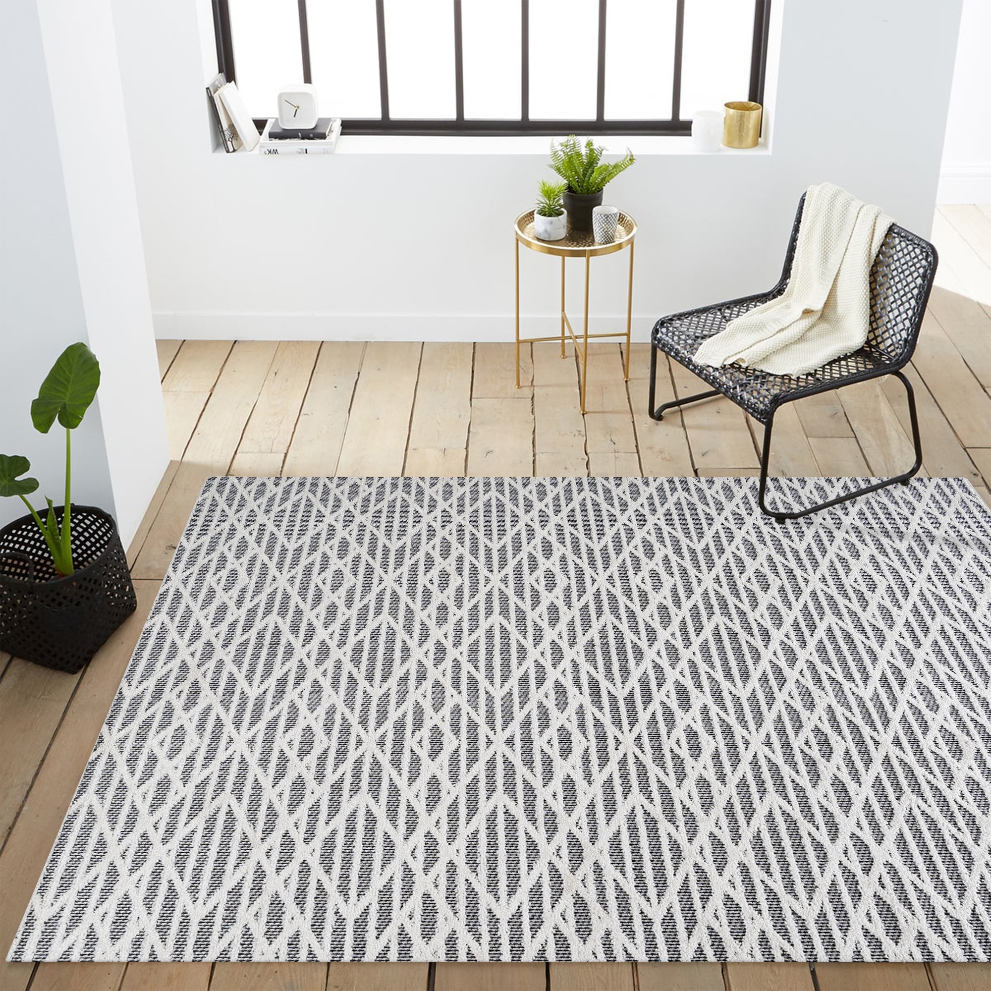 Ivory Diamond Easy-Care Synthetic 8' x 10' Indoor/Outdoor Rug