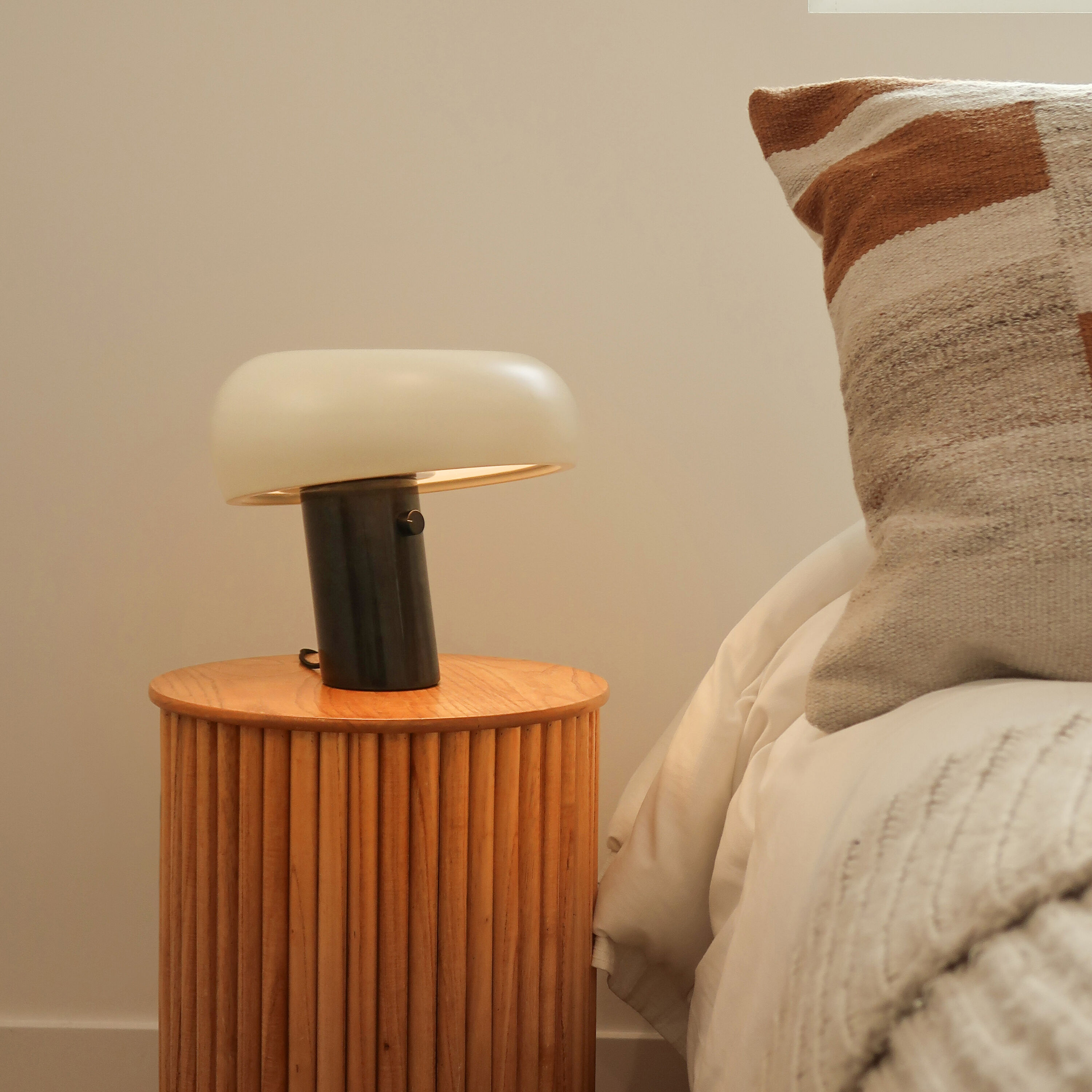 Brightech TL-KNGPN Table-Lamps - View #6
