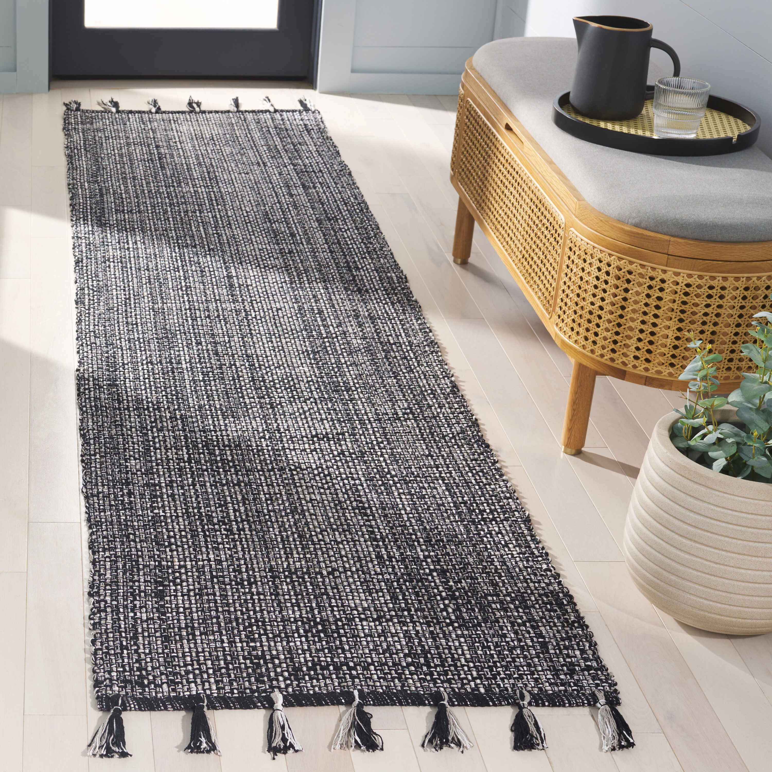  Montauk 476 Black Solid / Tonal 2ft-3in x 9ft Runner Rug