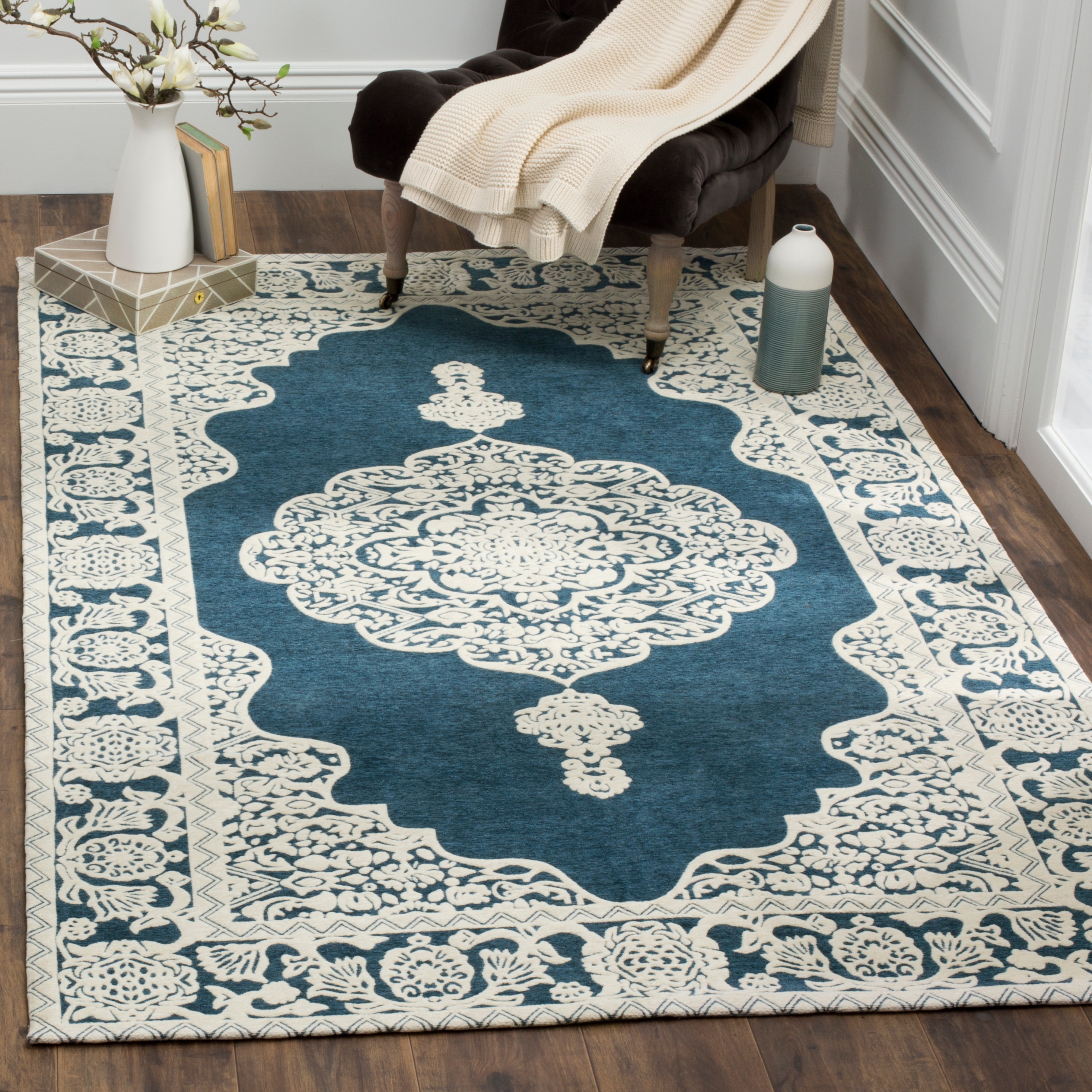 Safavieh MRB615D-4 Marbella Elien 4 x 6 (ft) Loomed Polyester Dark Blue/Ivory Rectangular Indoor Floral/Botanical Vintage Area rug