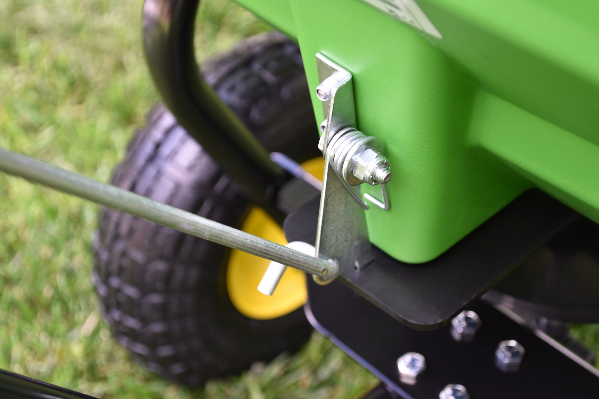 John Deere 45-0532-JD Push-Spreaders - View #4