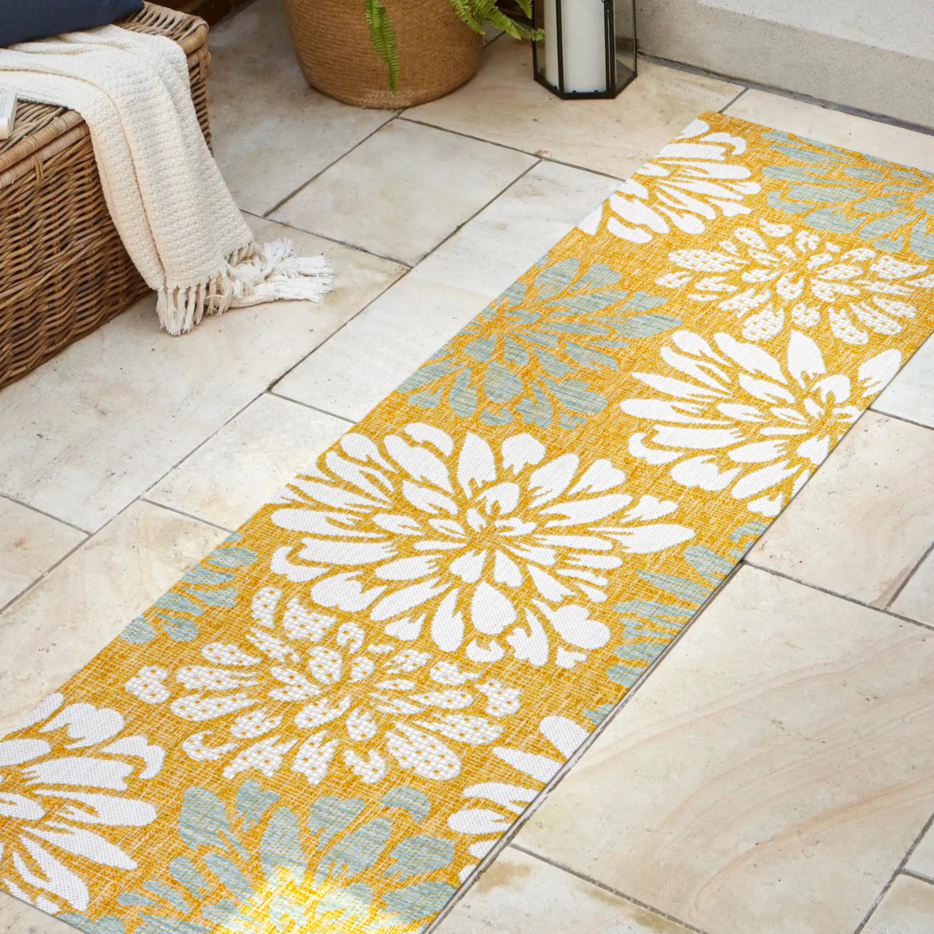 Reversible Floral Yellow/Cream Synthetic Indoor/Outdoor Area Rug