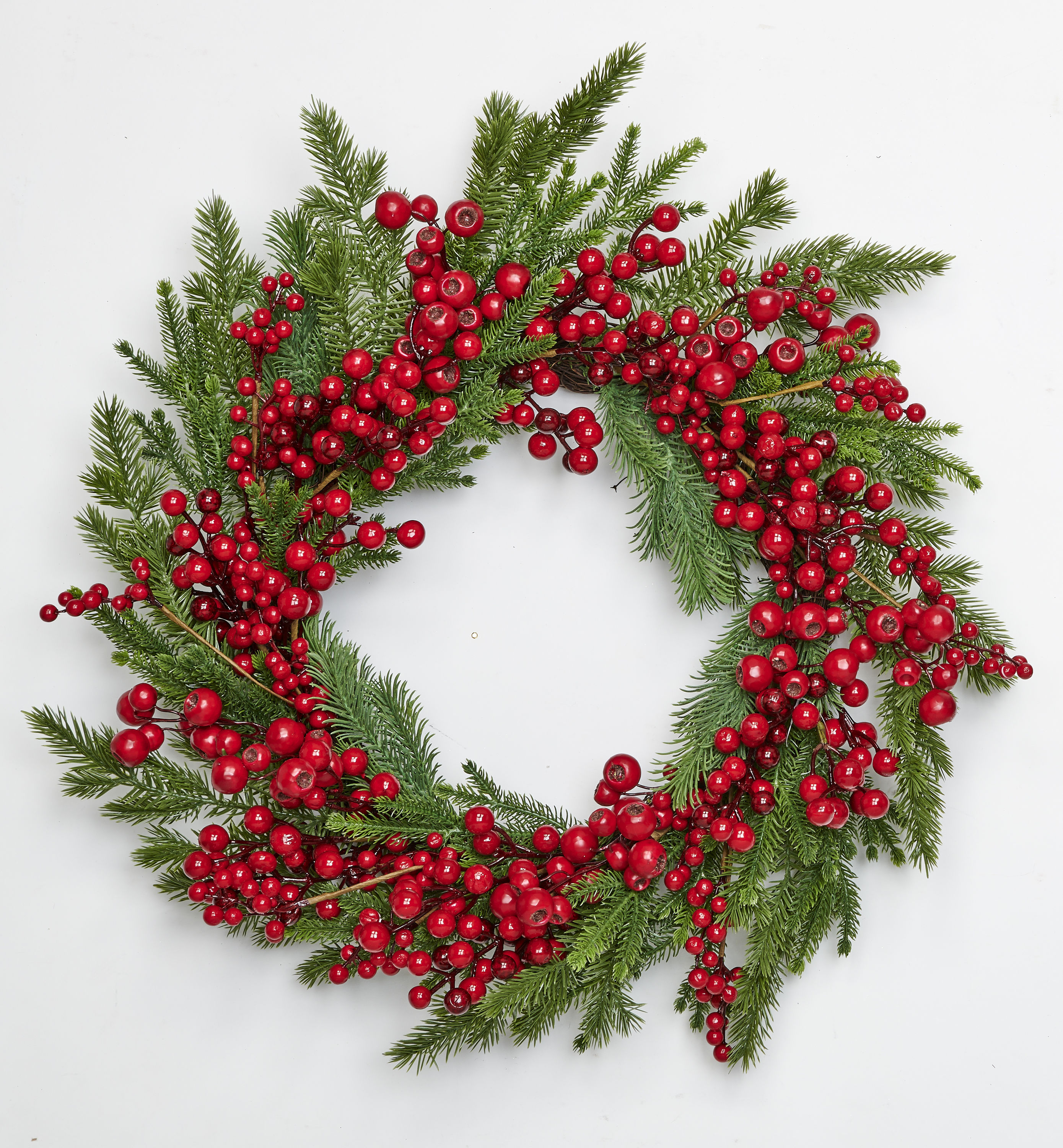 24 Red Berries & Cedar Wreath - Multicolor