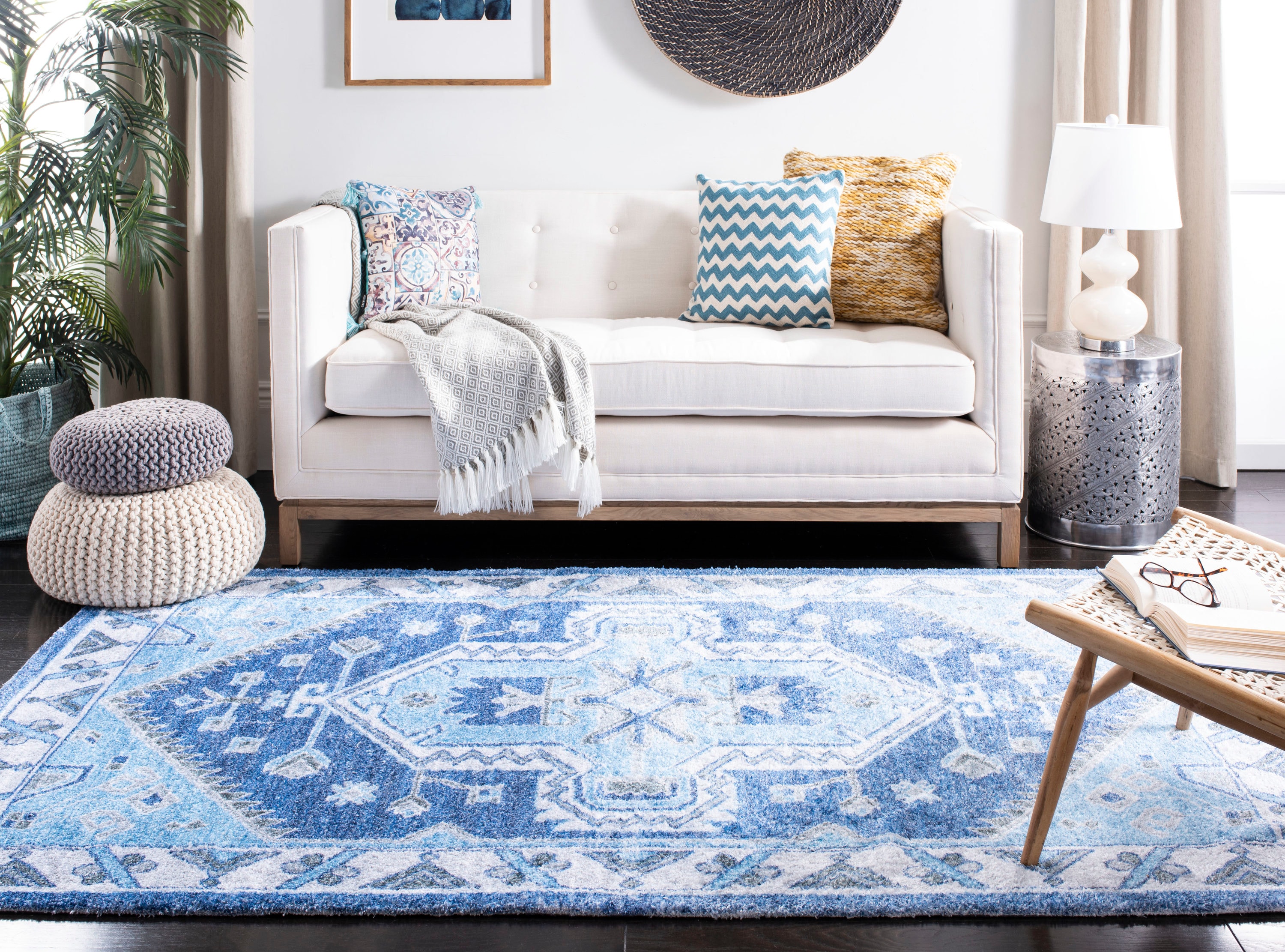 Blue and Ivory Handmade Cotton Oriental Area Rug, 5' x 8'
