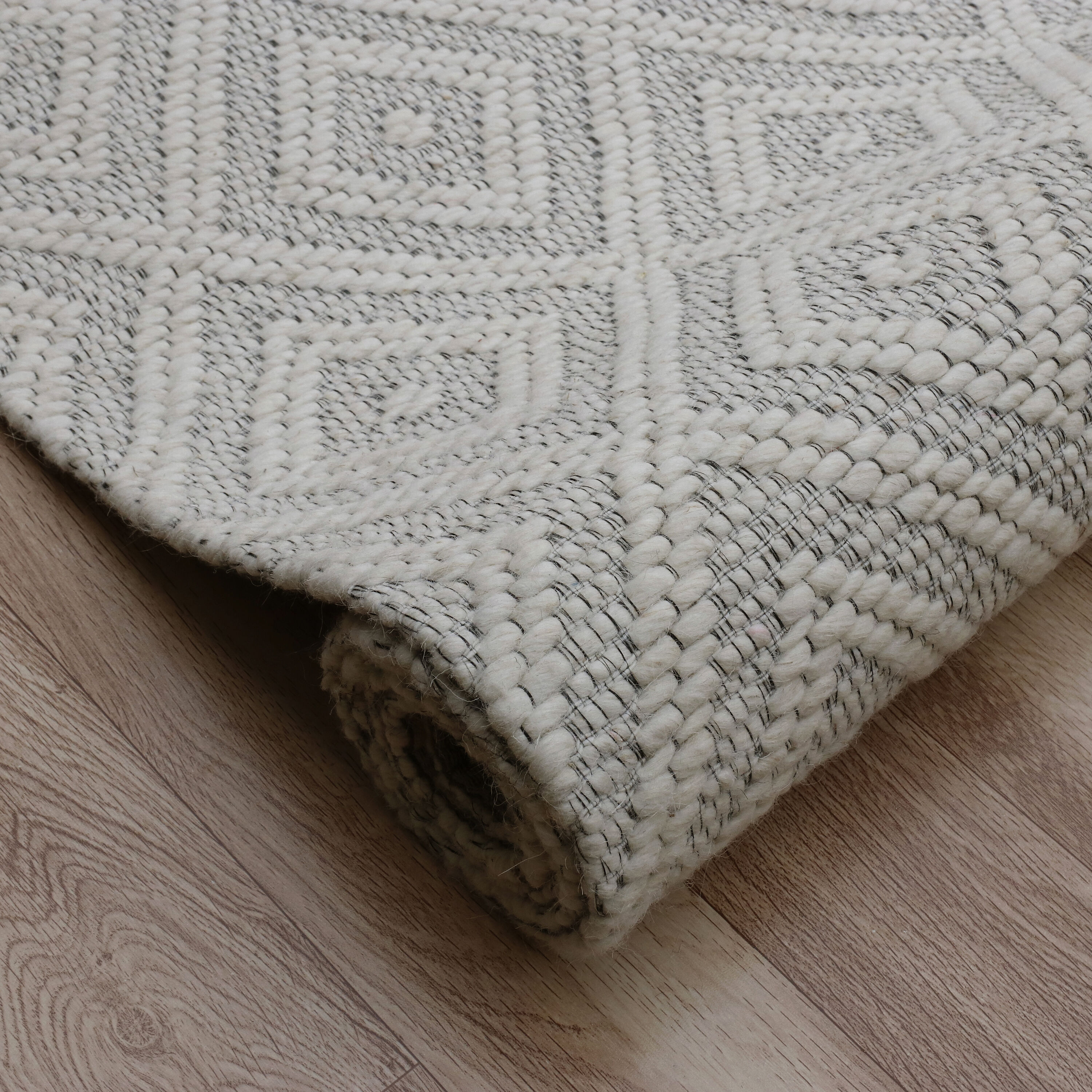 LR Home 4211A7184934J8 rugs - View #4