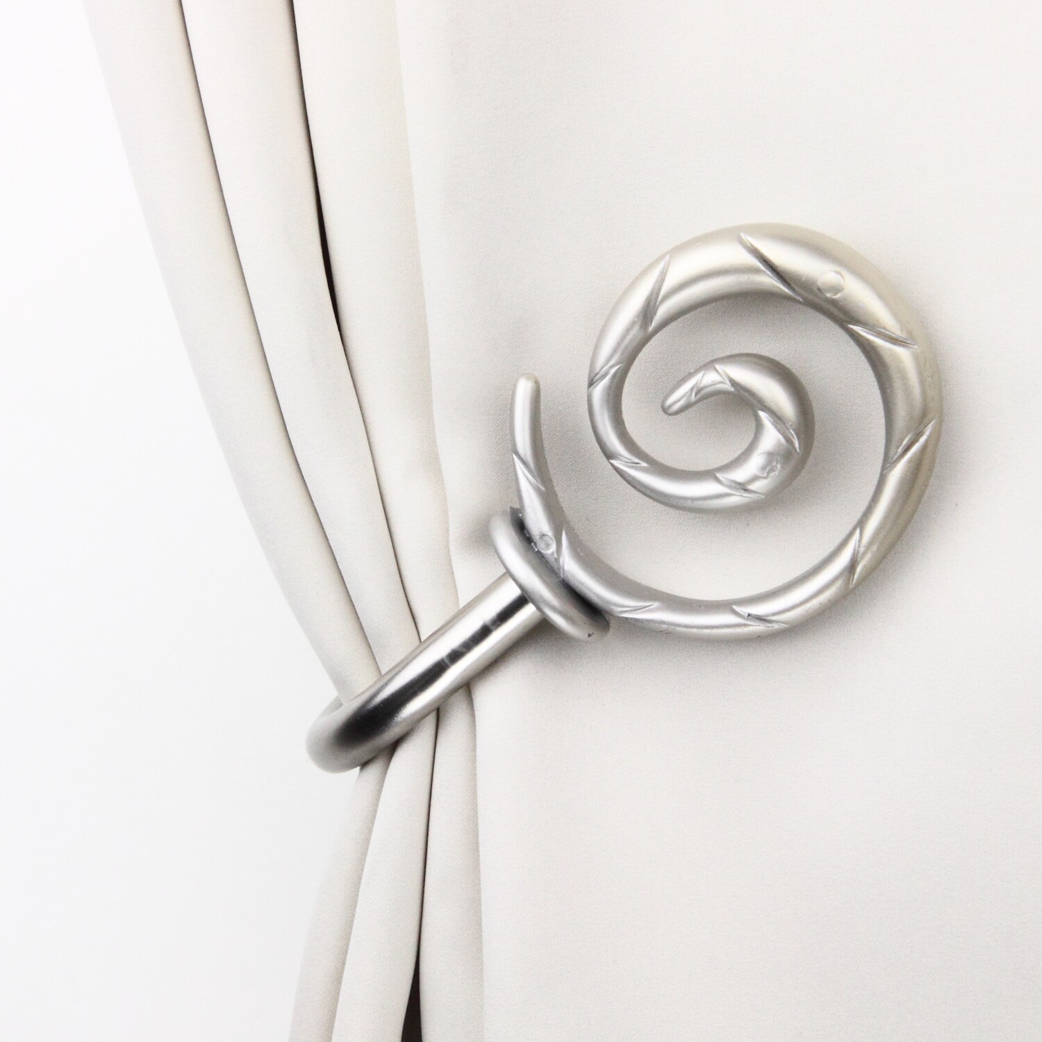 Hart & Harlow L-4827-035 5.75-Inches Satin Nickel Curtain Holdbacks