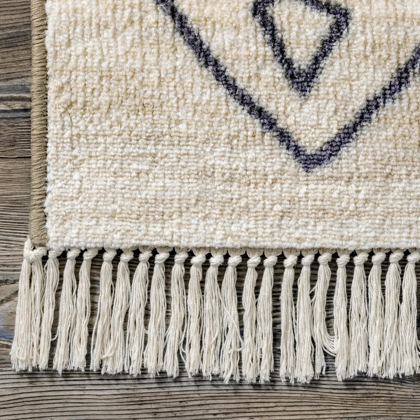 Beige and Black Synthetic Trellis Area Rug 4' 4" x 6'