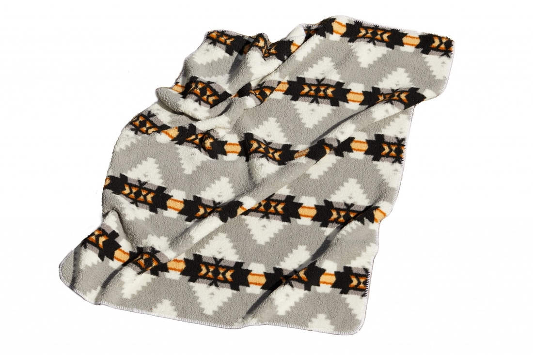 HomeRoots 4000483448 AZTEC PRINT GREY 50-in x 60-in Polyester Throw