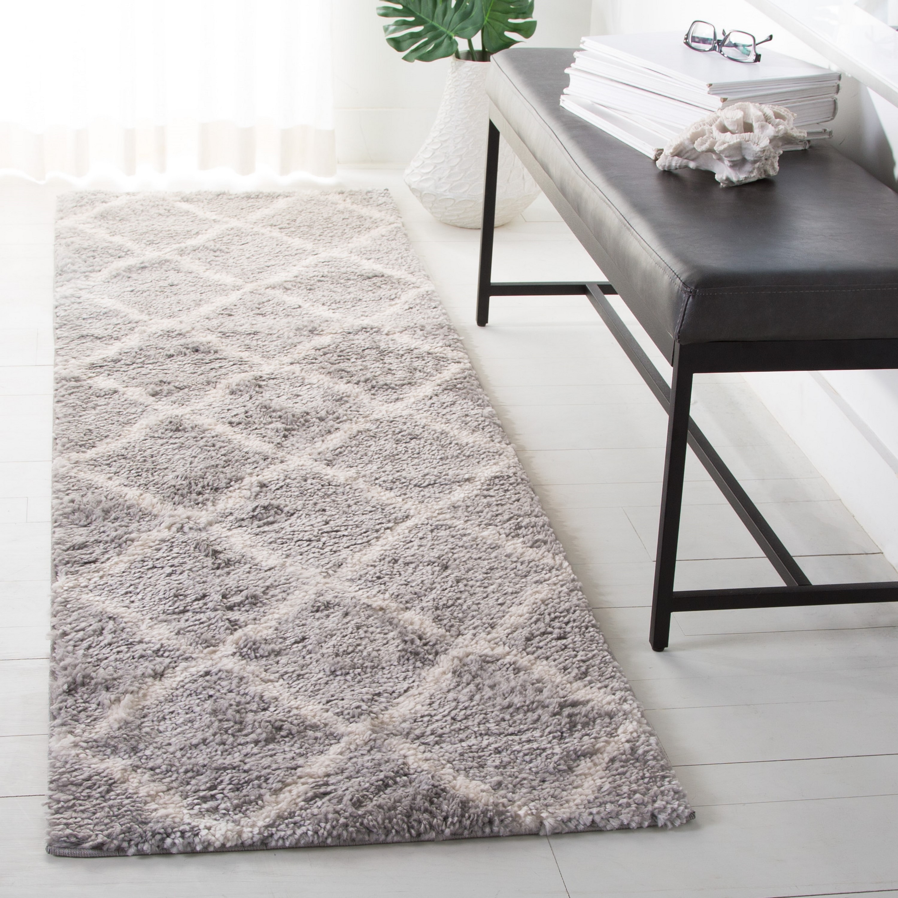 Safavieh PMA521G-25 Parma Fenella Shag 2 x 5 (ft) Loomed Synthetic Gray/Cream Rectangular Indoor Trellis Farmhouse/Cottage Runner rug