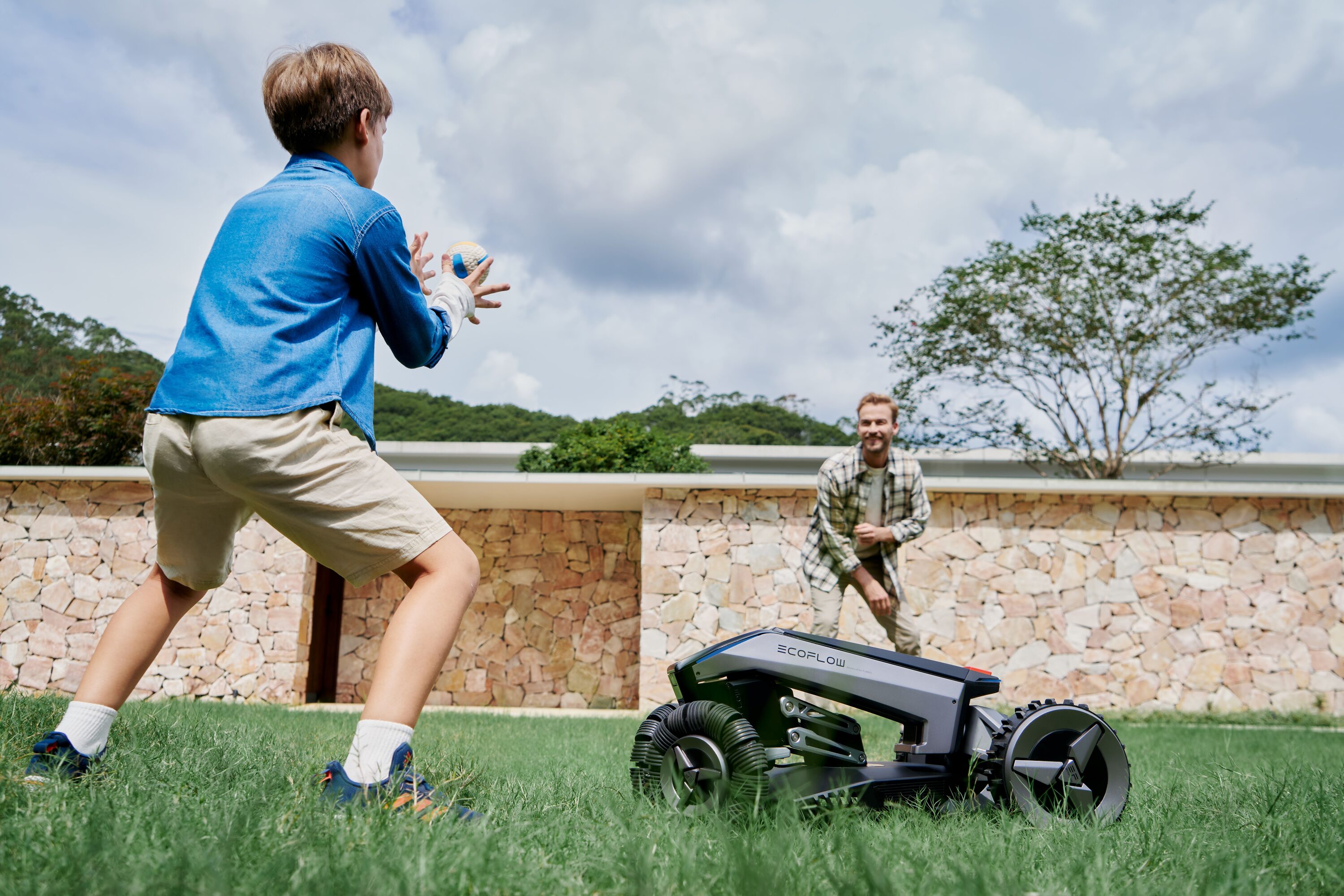 EcoFlow ZMH100-B-US-V20 Robotic-Mowers - View #9