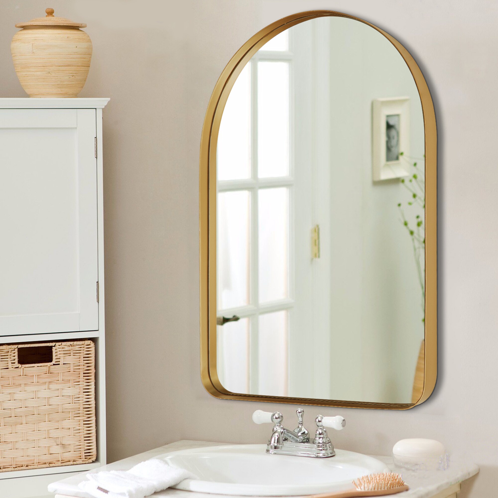 Clavie 20in W x 30in H Arch Gold Framed Wall Mirror in the Mirrors