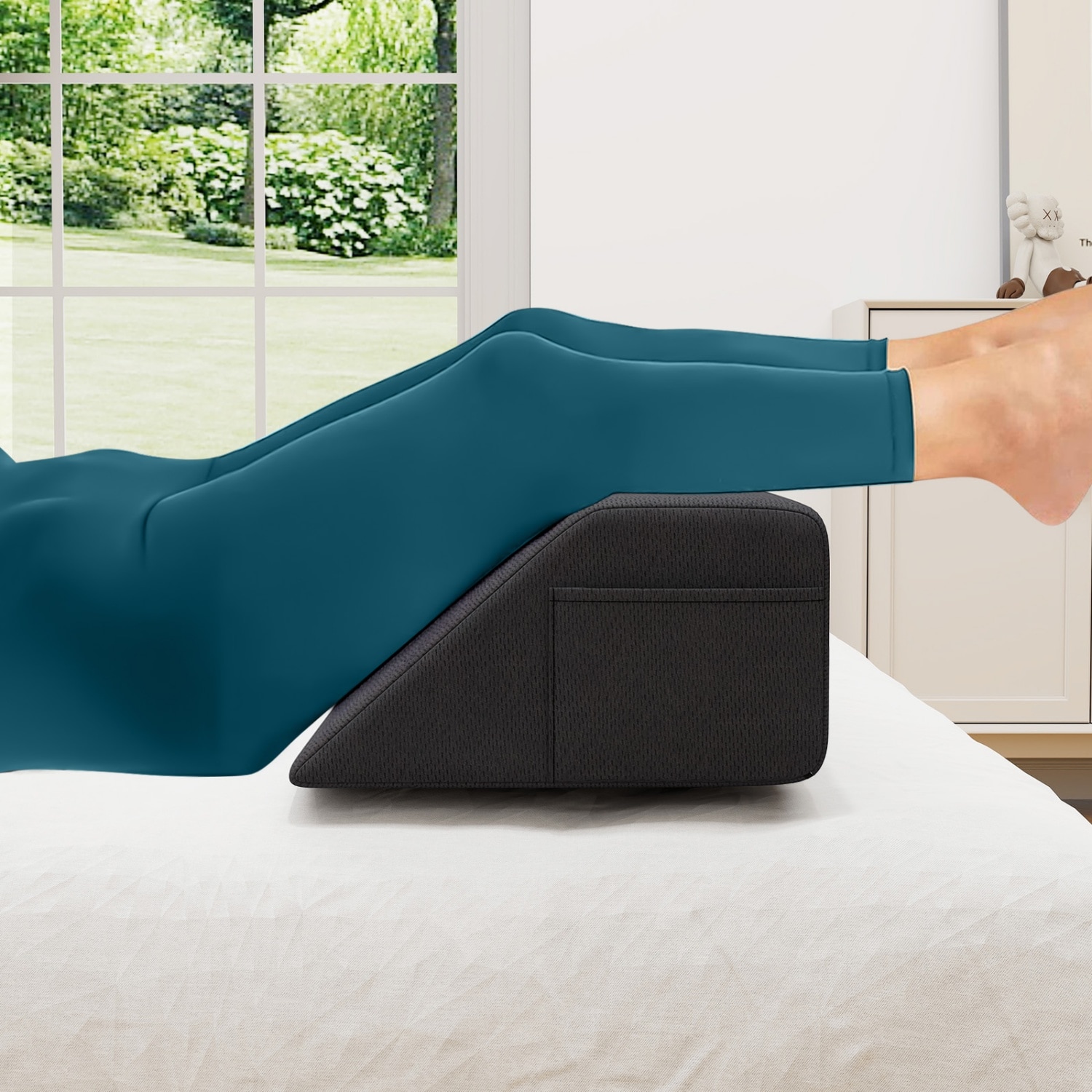 Costway  Queen Bed Wedge Pillow with Tablet Pillow Stand Side Pockets Support for Back Grey