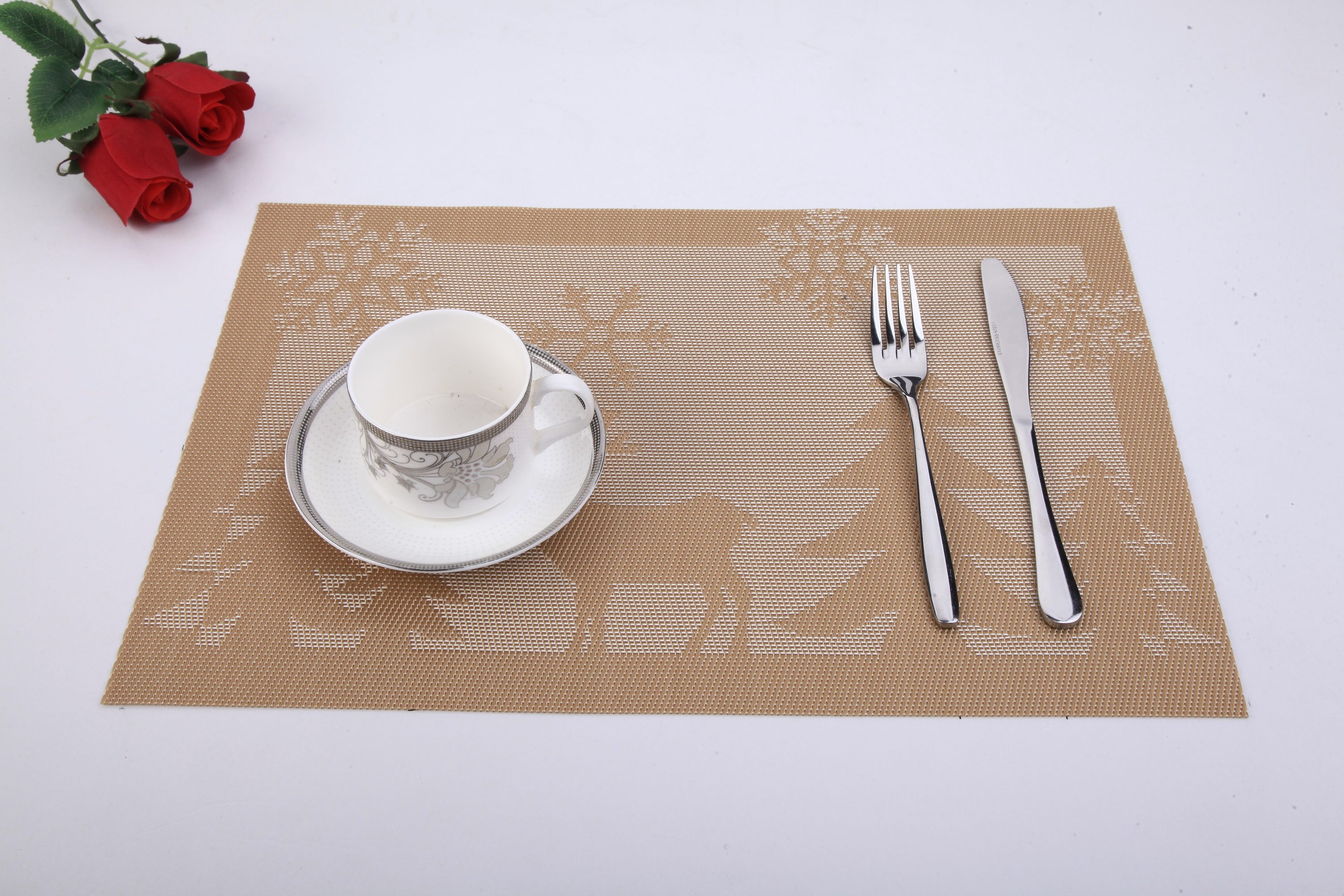 J&V TEXTILES PM32 4-Pack Gold PVC Rectangle Placemats