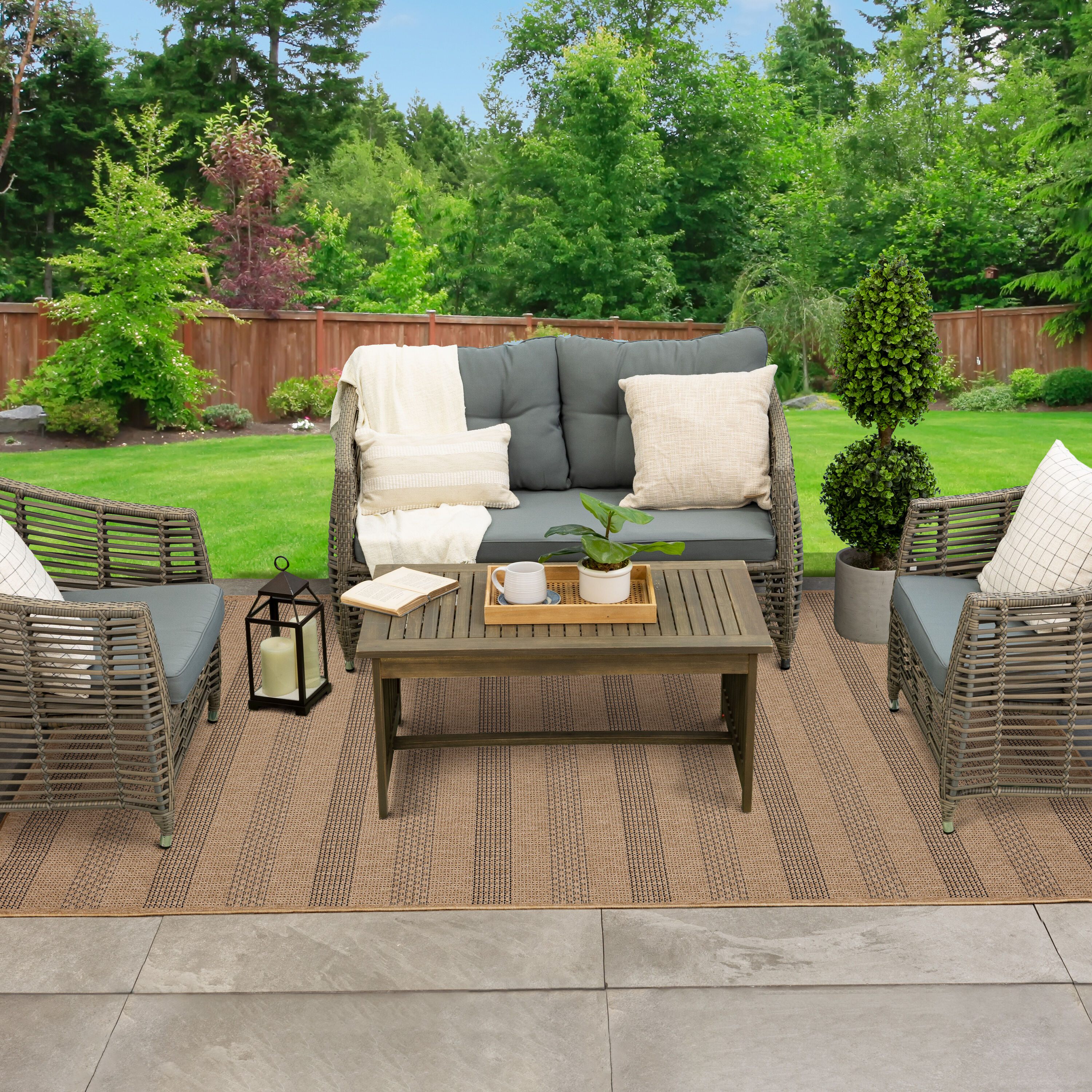 allen + roth with STAINMASTER R1346 101 078110 Natural Stripe 6 x 9 (ft) Loomed Polypropylene Natural Rectangular Outdoor Area rug