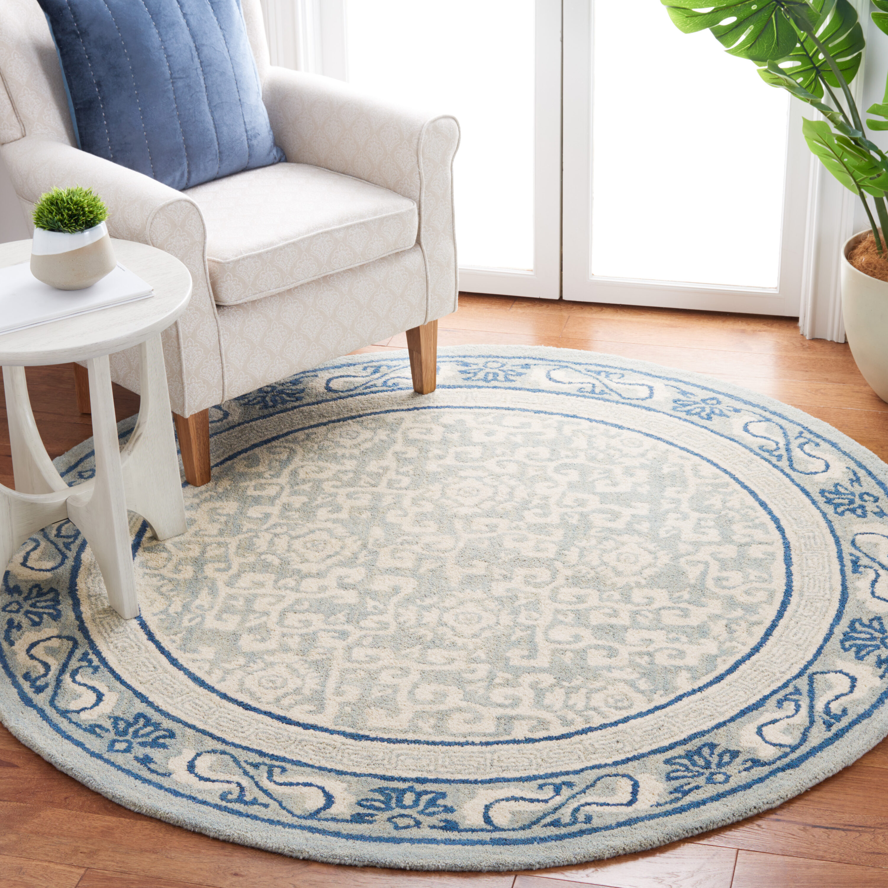  Antiquity 860 Light Blue/Ivory Traditional 6ft x 6ft Round Rug