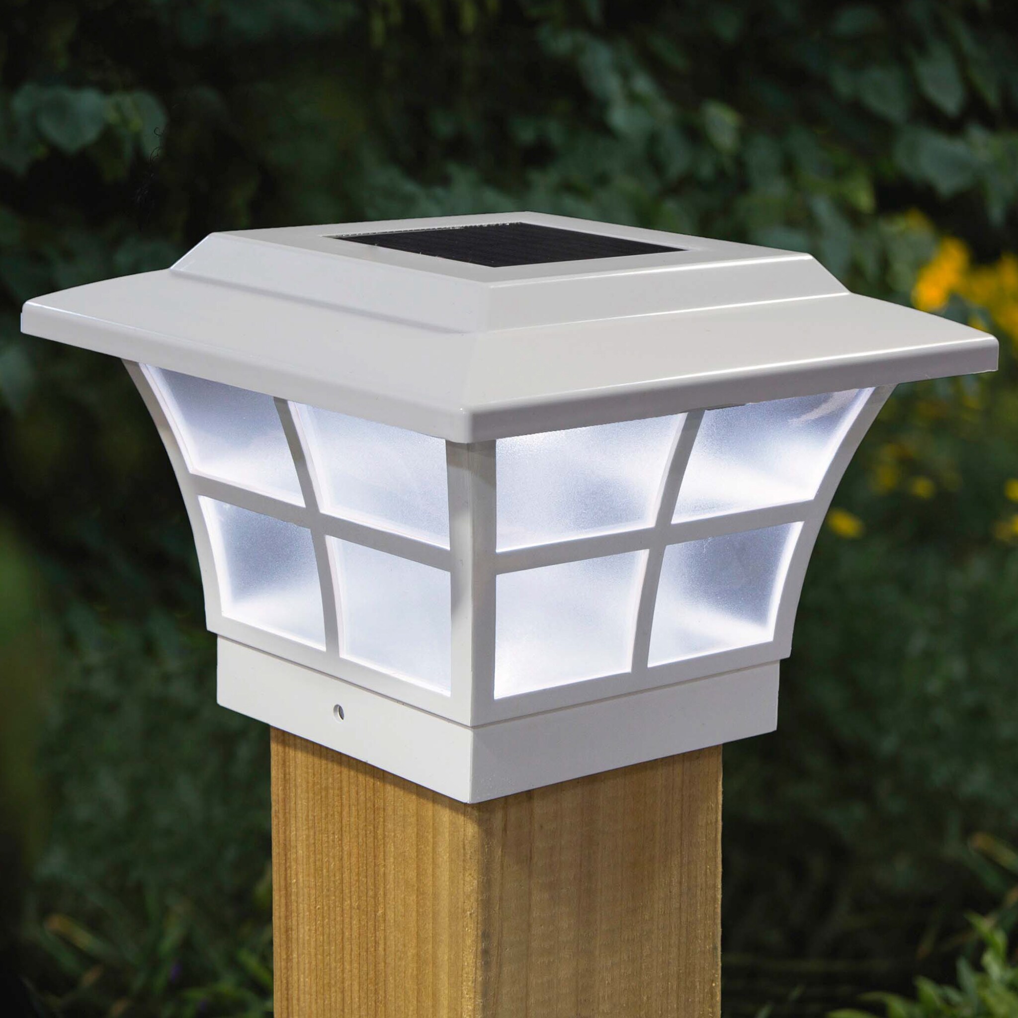 Classy Caps 4-in x 4-in 7-Lumen 1-Watt White Solar LED Outdoor Post Light  (5000 K) in the Deck Lights department at