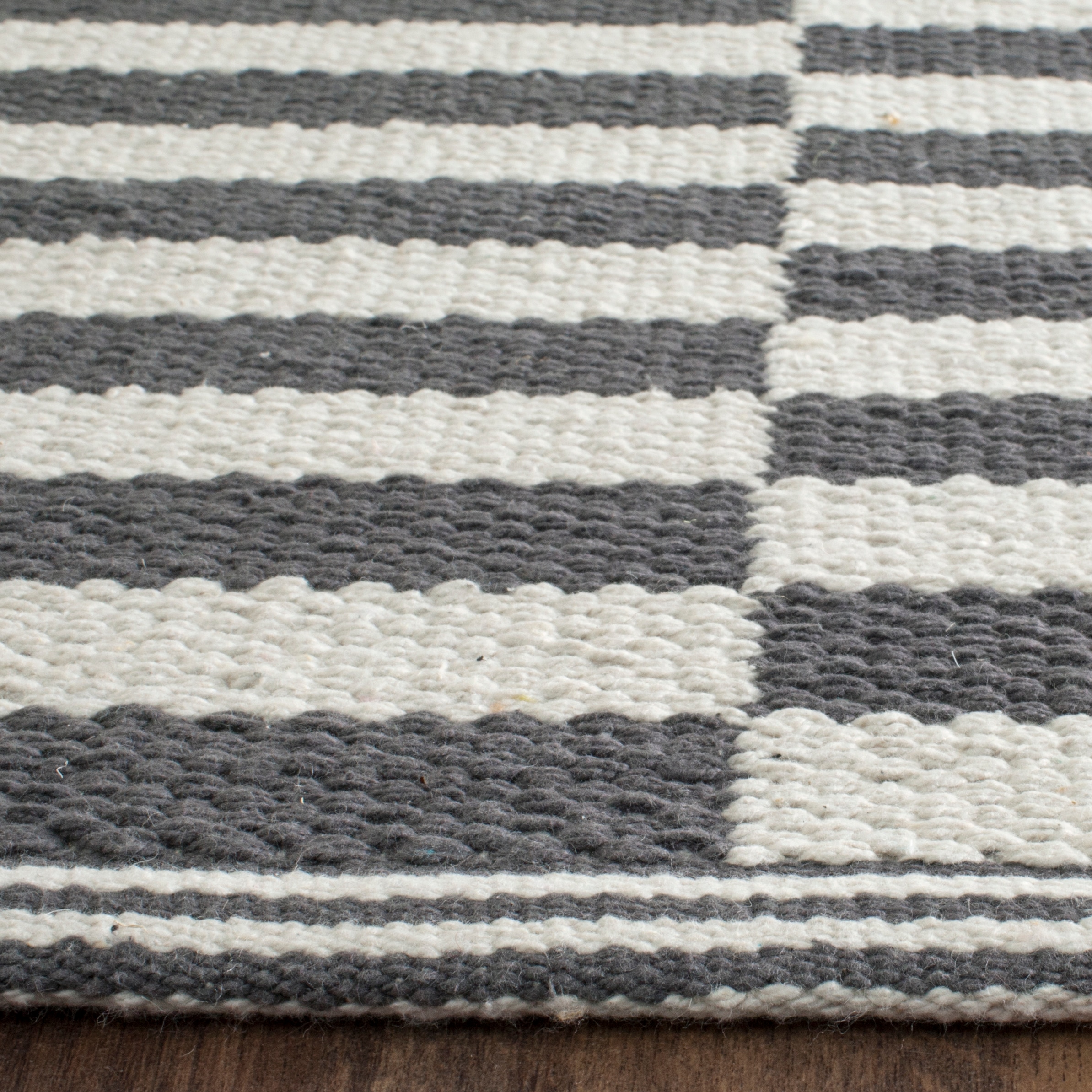 Safavieh MTK715A-57 rugs - View #3