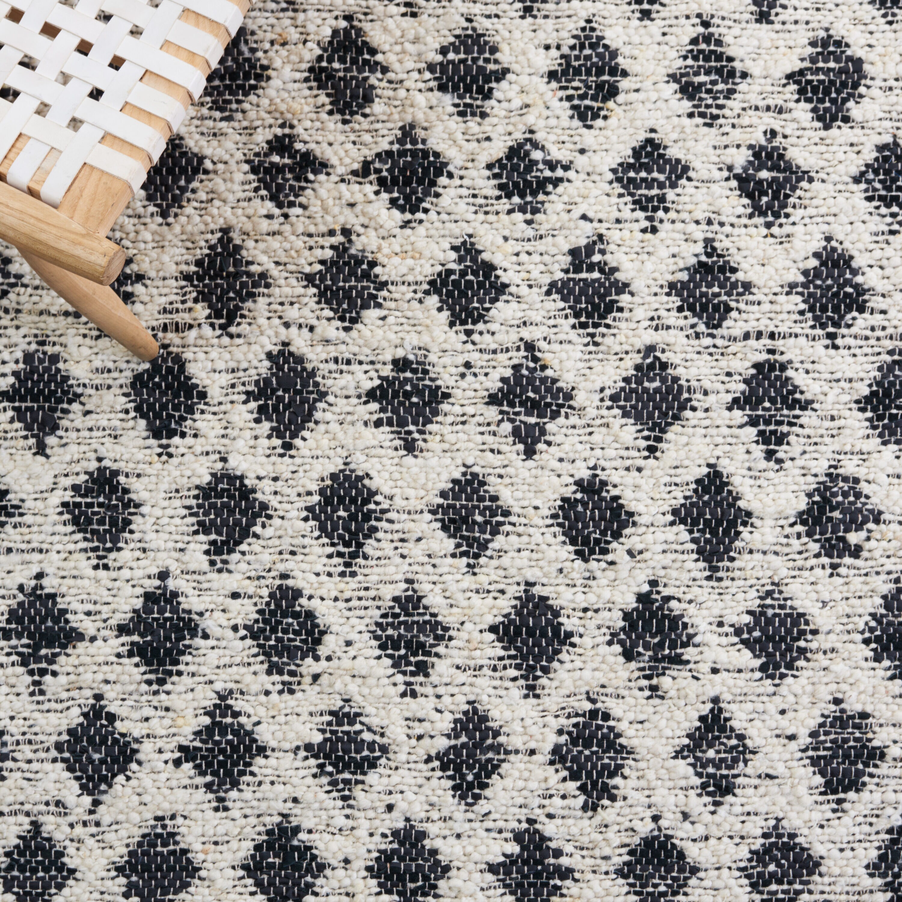 Safavieh NAT348B-4 rugs - View #4