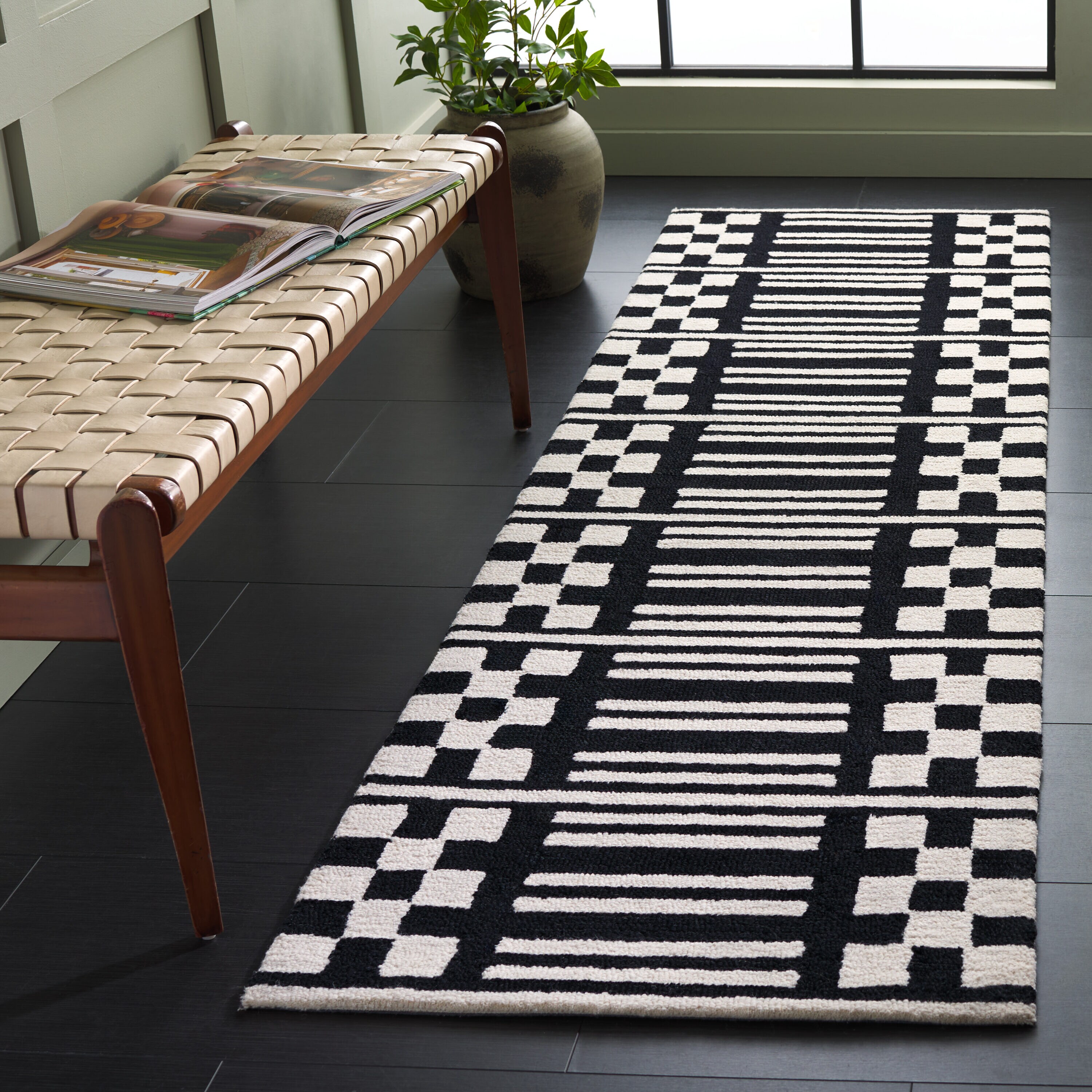  Pine 303 Black/Ivory Contemporary 2Ft-3In x 8Ft Runner Rug