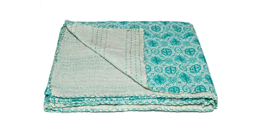 HomeRoots 328231 Josephine Green and Ivory 48-in x 72-in Throw