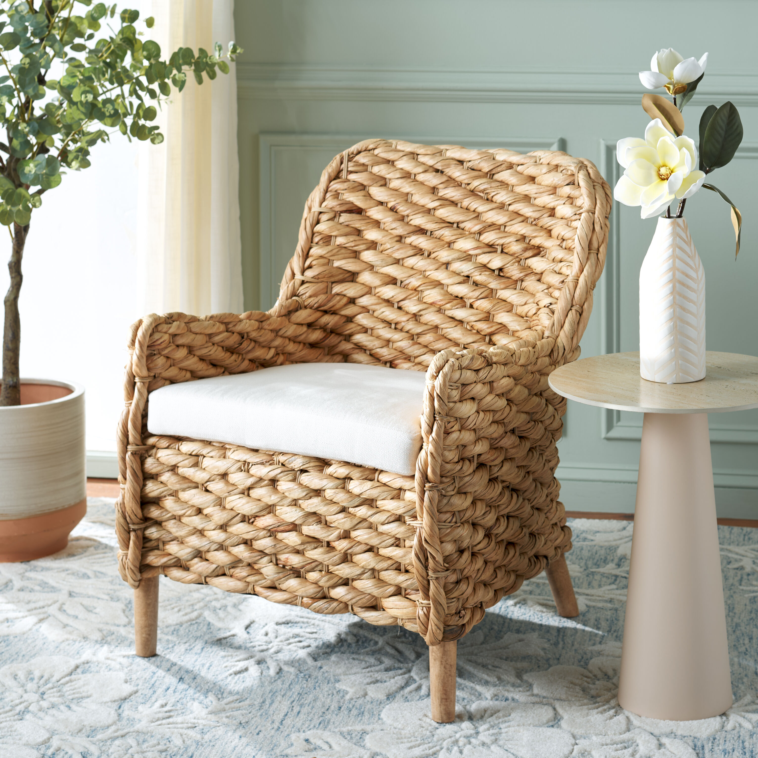 Safavieh Purrl 25.79-in W Coastal White/Natural Accent Armchair