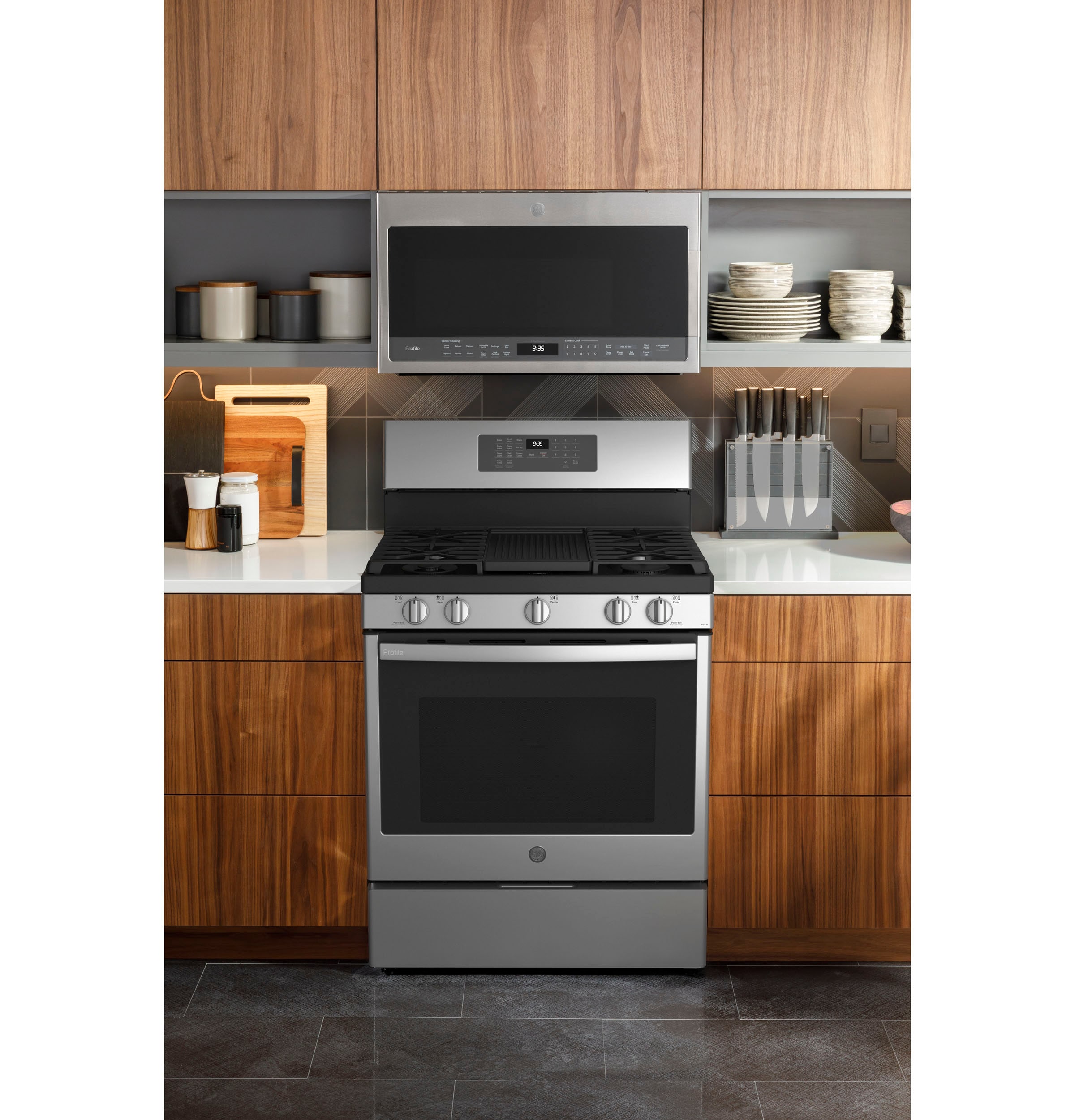 GE Appliances 5.0 Cu. Ft. Freestanding Gas Range