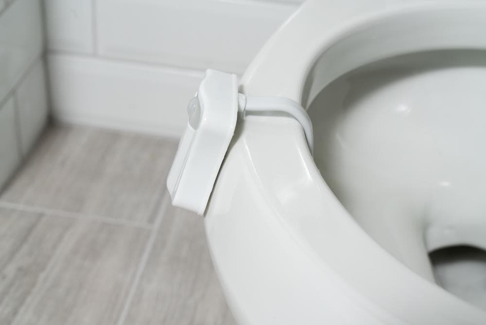 Lumiere Elongated Quick-Release Toilet Seat with Night Light - White
