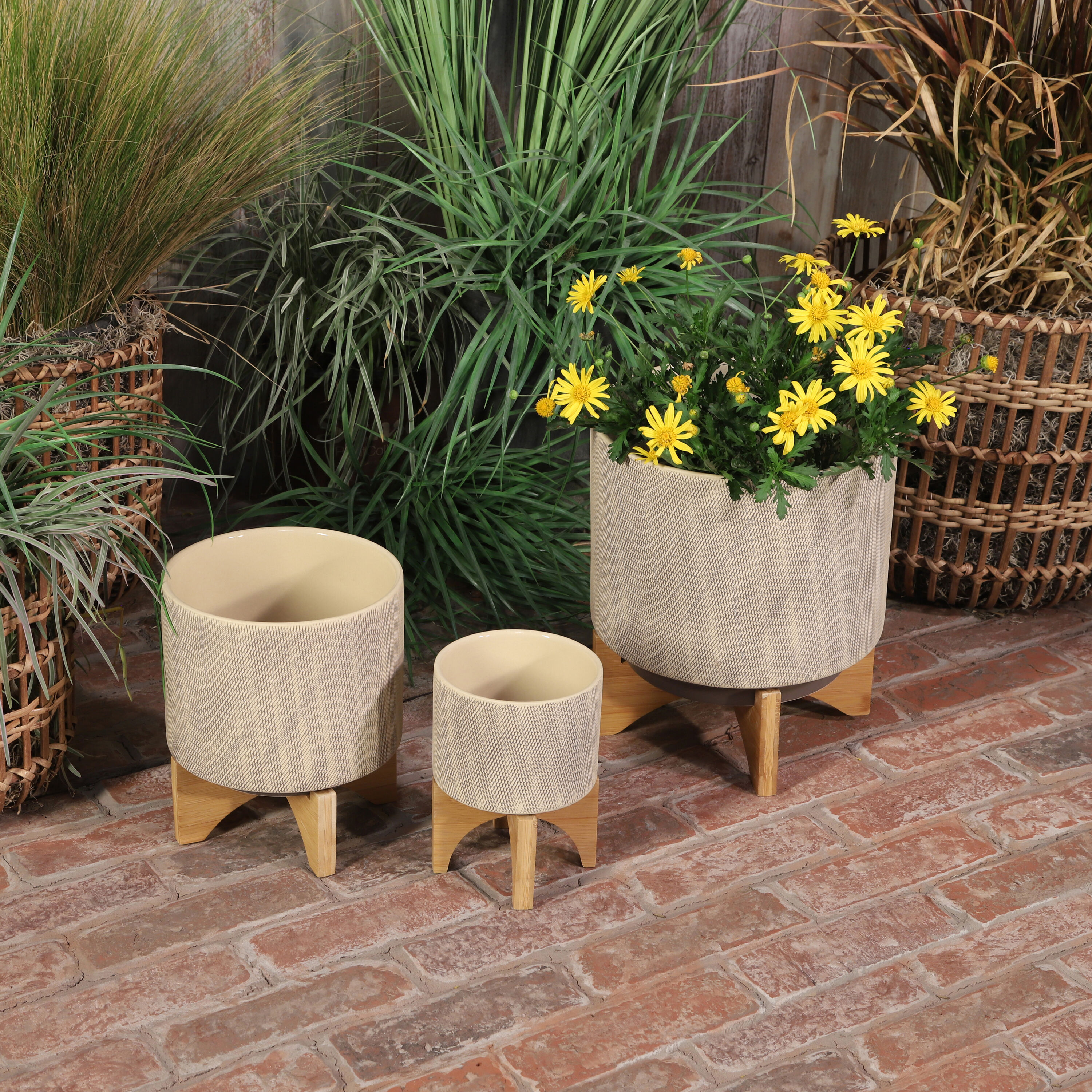 Sagebrook Home 16118-03 Round 10.0-in W x 12-in H x 10-in D Brown Ceramic Indoor/Outdoor Planter