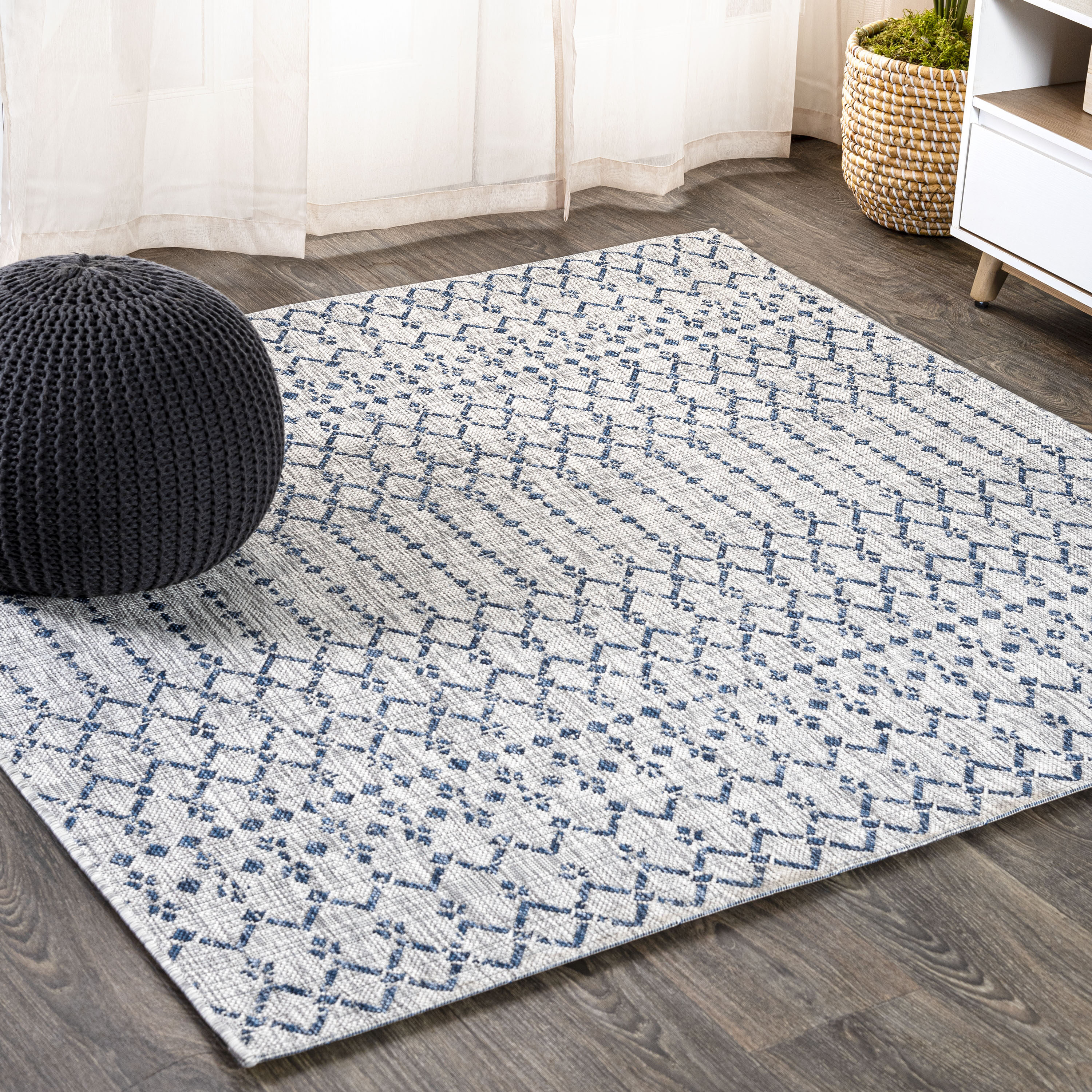 JONATHAN  Y SMB108A-6SQ Santa Monica Ourika Filigree Textured Weave 6 x 6 (ft) Loomed Polypropylene Light Gray/Navy Square Indoor/Outdoor Tribal Rustic Area rug