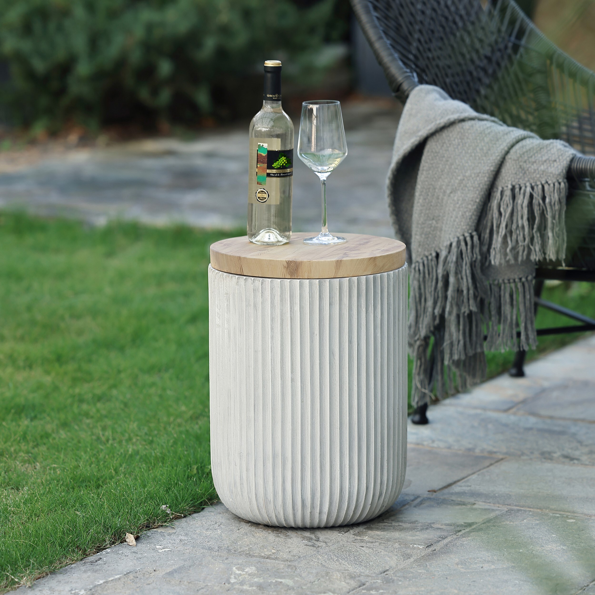 LuxenHome Round Outdoor End Table 12 8 In W X 12 8 In L In The Patio   50379881 