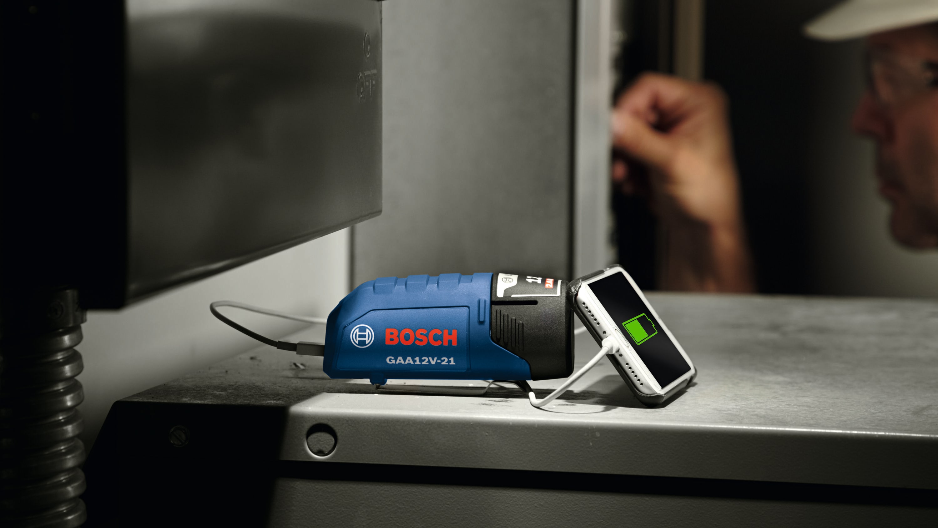 Bosch - Adaptateur De Charge Usb Compact 12 V 2.1 A Sans Batterie Ni  Chargeur - Gaa 12v-21 Bosch Professional à Prix Carrefour