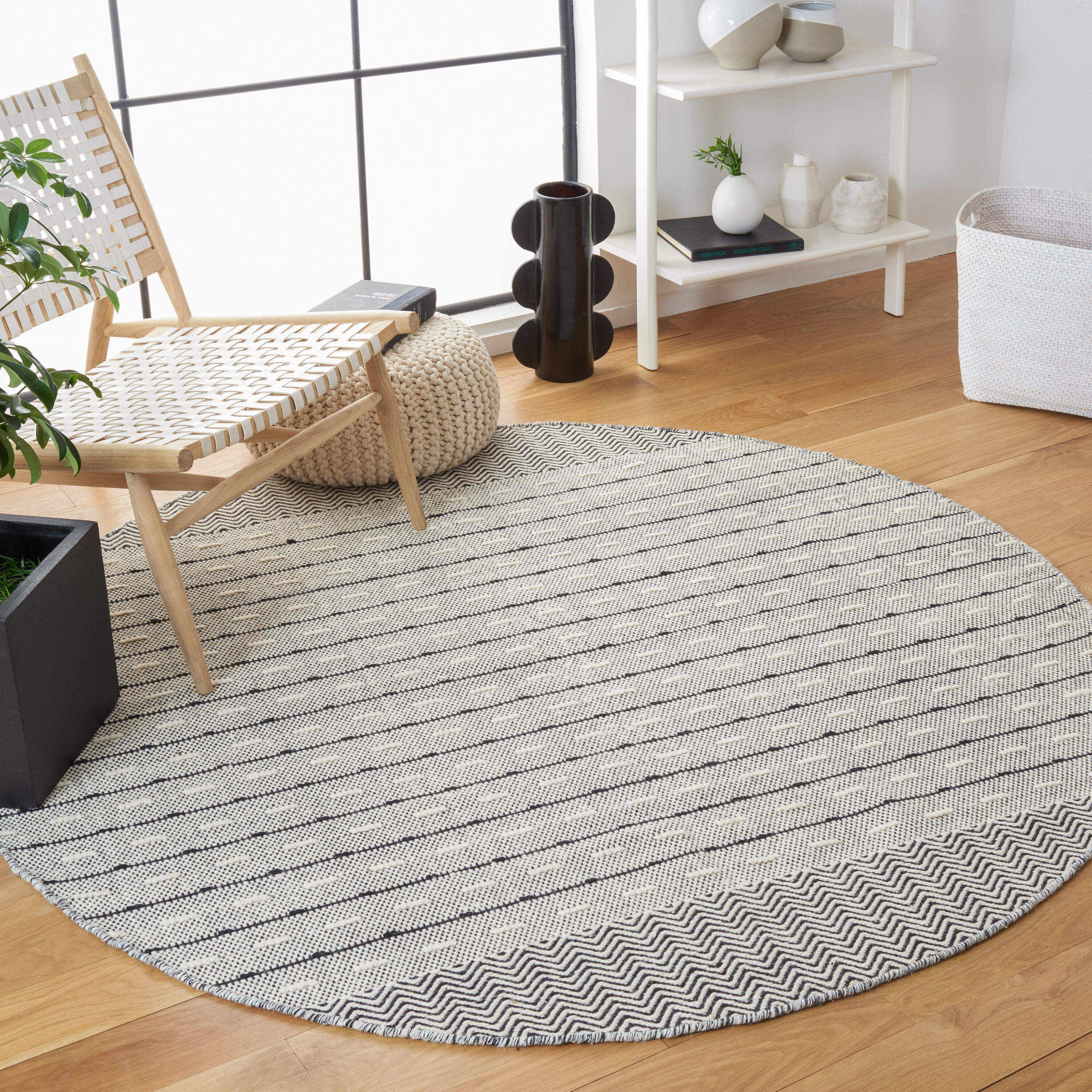  Vermont 504 Ivory/Black Contemporary 6ft x 6ft Round Rug