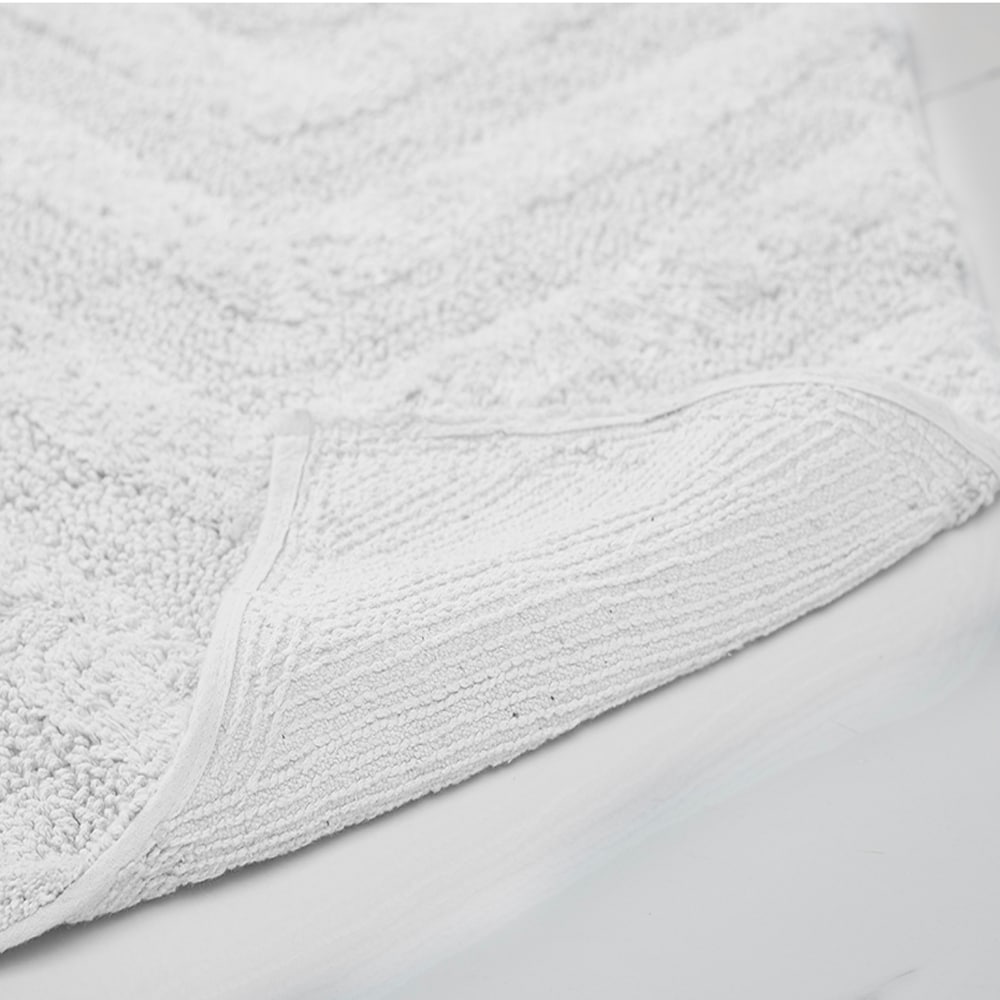 Hugo White Cotton Tufted Non-Slip Bath Rug 21" x 34"
