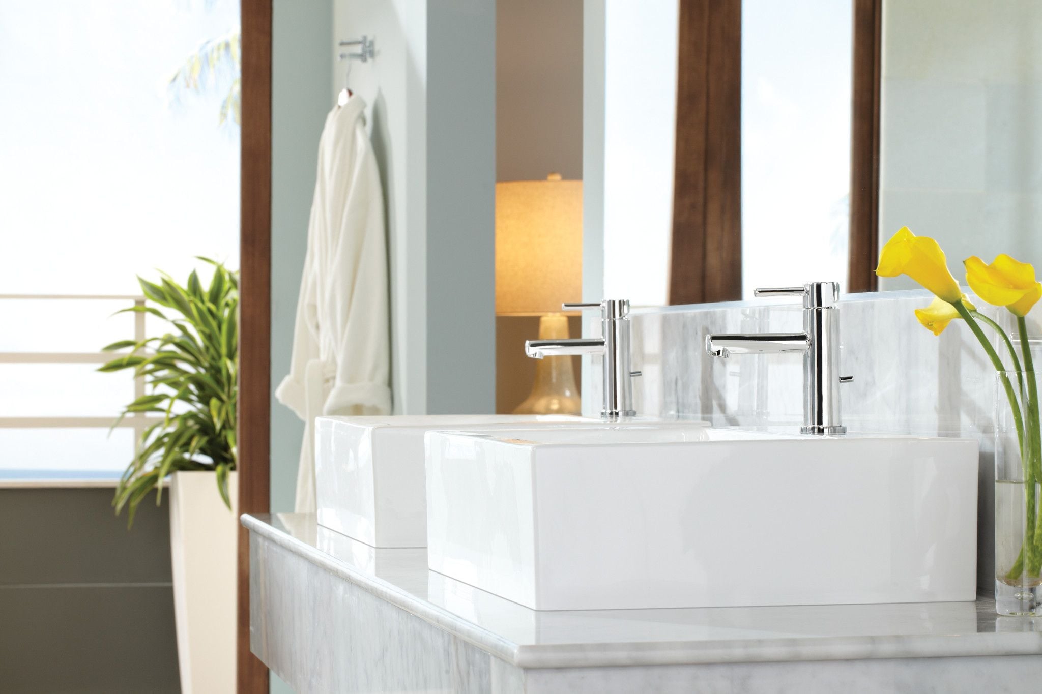 Align Modern Black Chrome Single Hole Bathroom Faucet with Drain Assembly