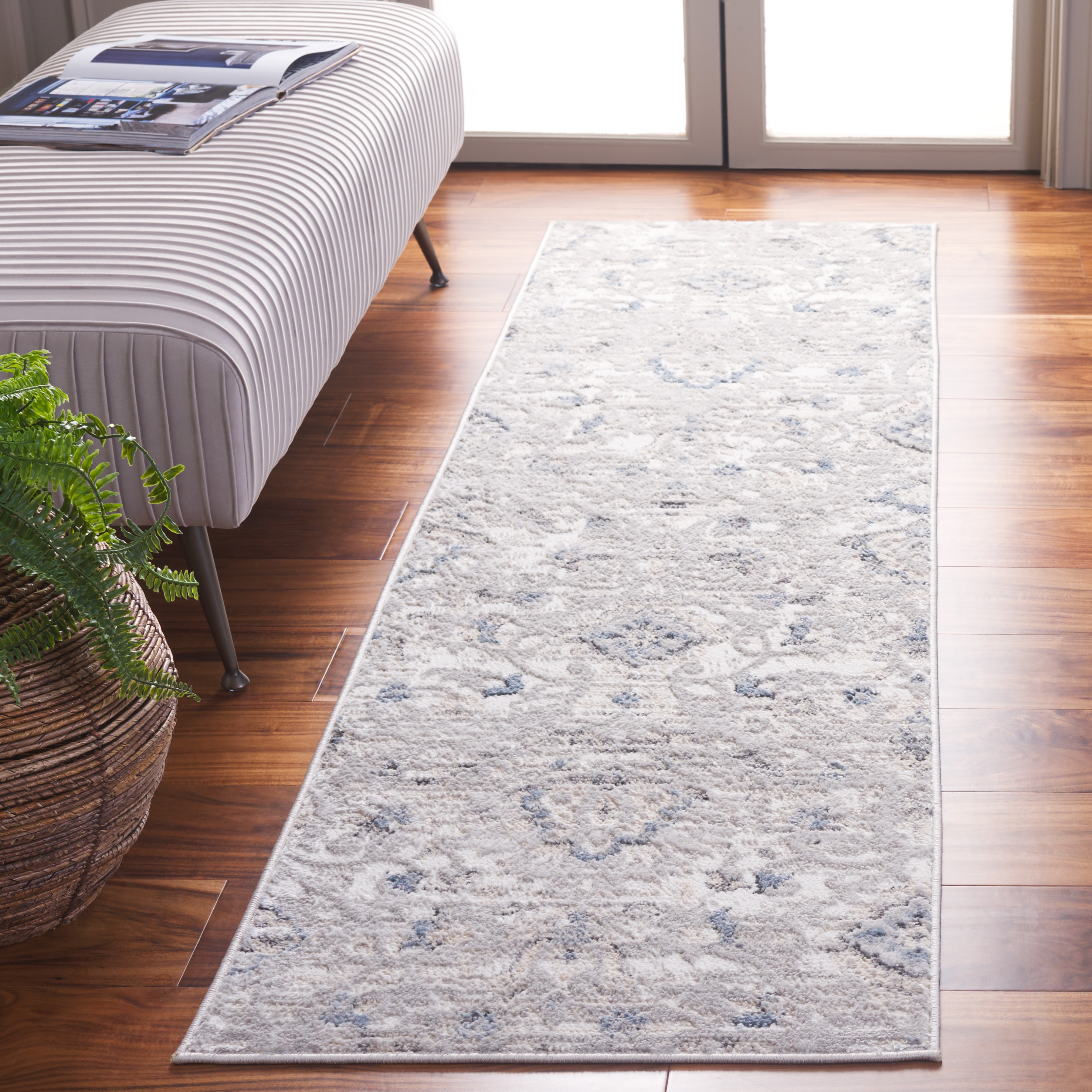  Quincy 104 Ivory/Light Gray Traditional 2ft-2in x 8ft Runner Rug