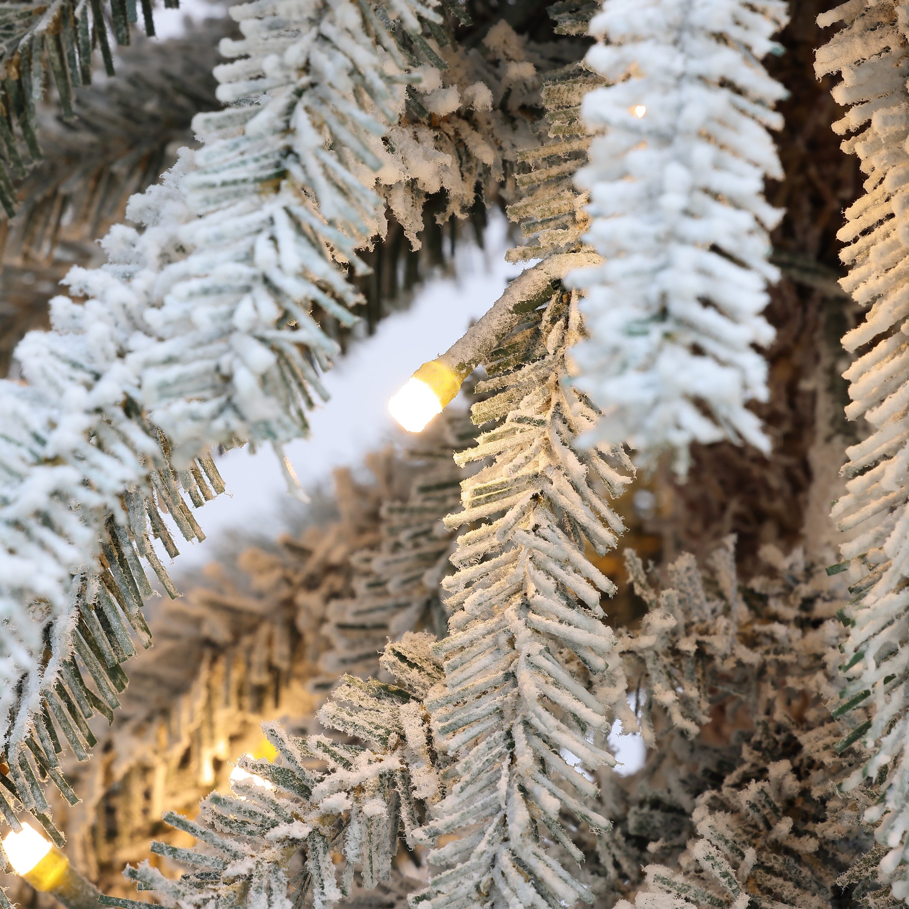 LuxenHome WHAP1807 Artificial-Christmas-Trees - View #7