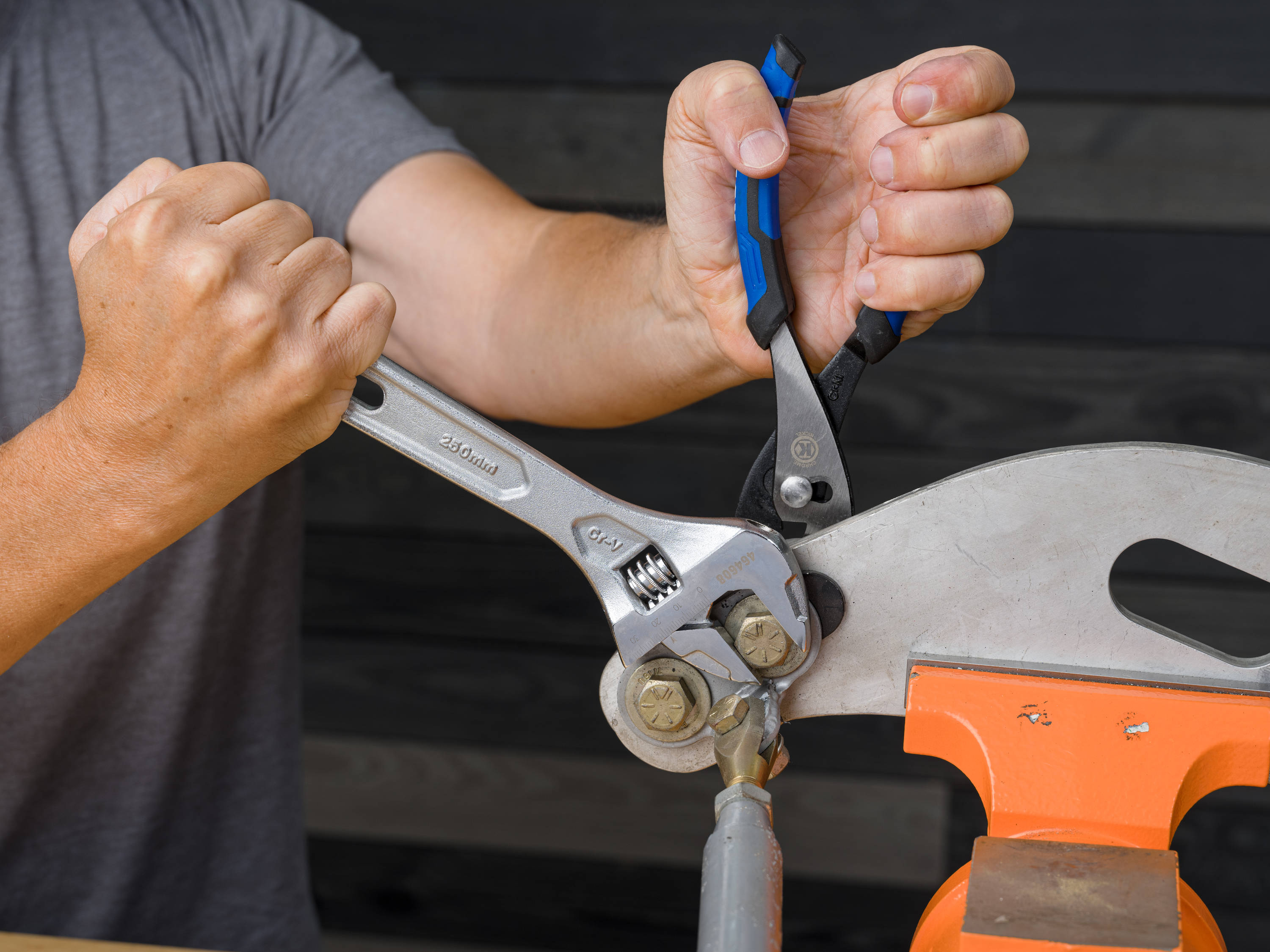 Kobalt 10 In Steel Adjustable Wrench In The Adjustable Wrenches