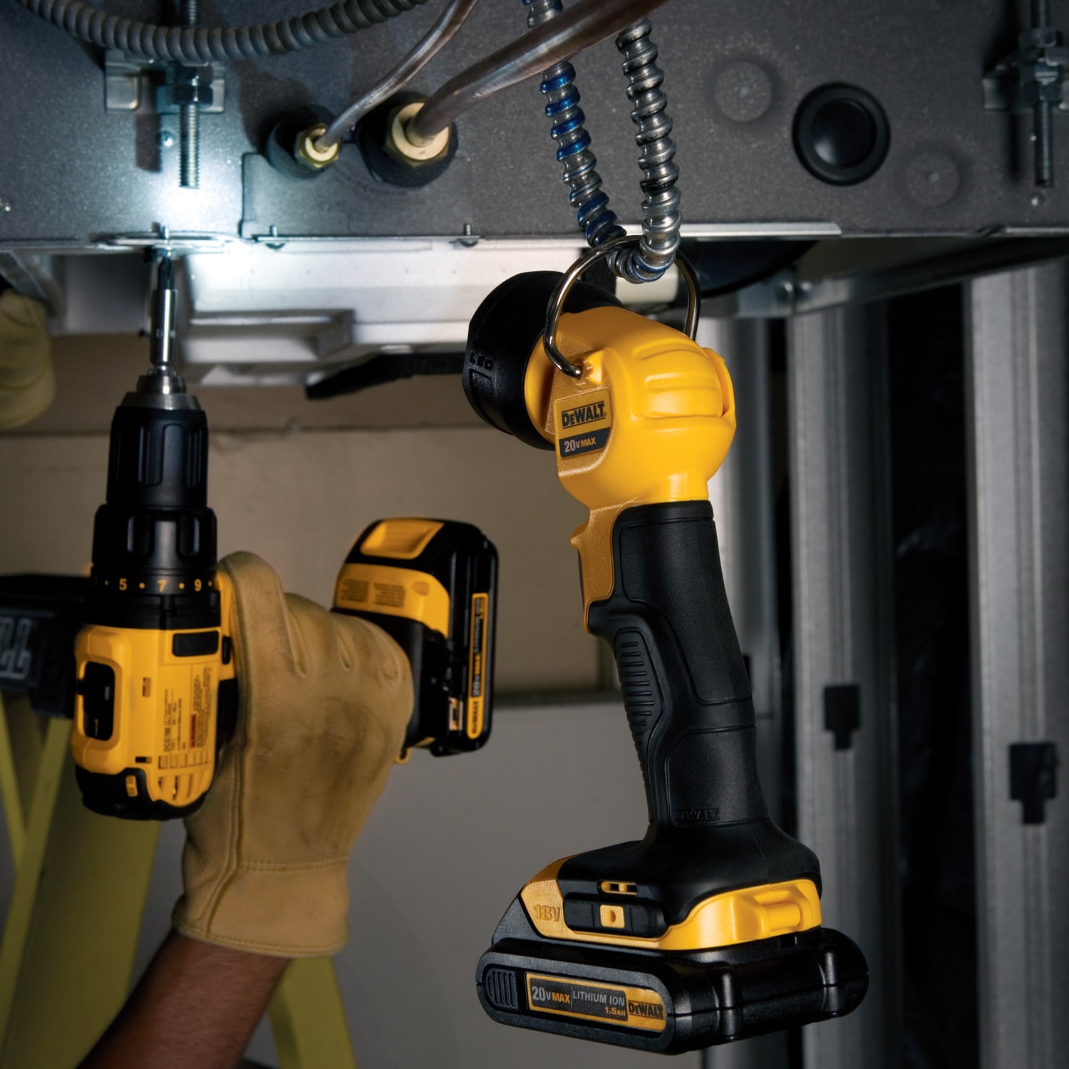 DEWALT 20-volt Max Battery Packs Cordless 165-Lumen LED Rechargeable Power Tool  Flashlight in the Power Tool Flashlights department at