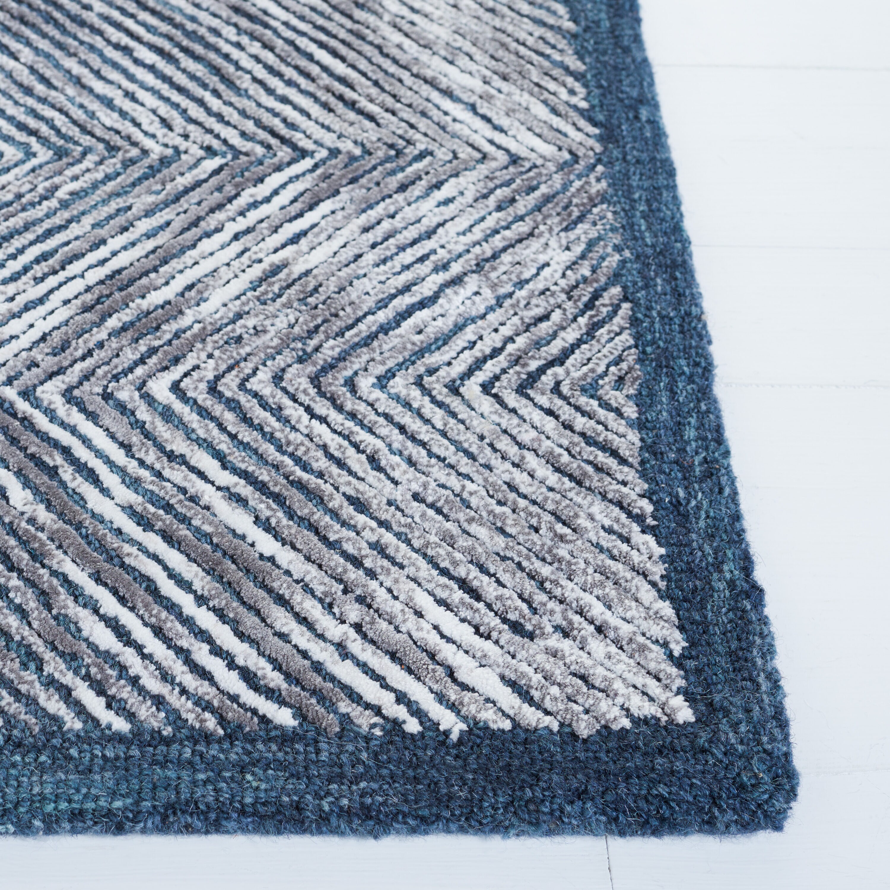 Safavieh SOH176F-4 rugs - View #3