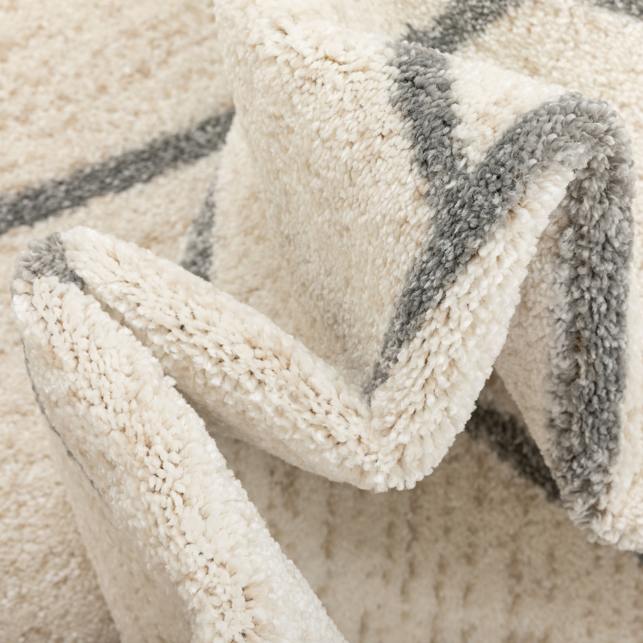 Ivory Geometric Synthetic Reversible Area Rug 3'11" x 5'3"