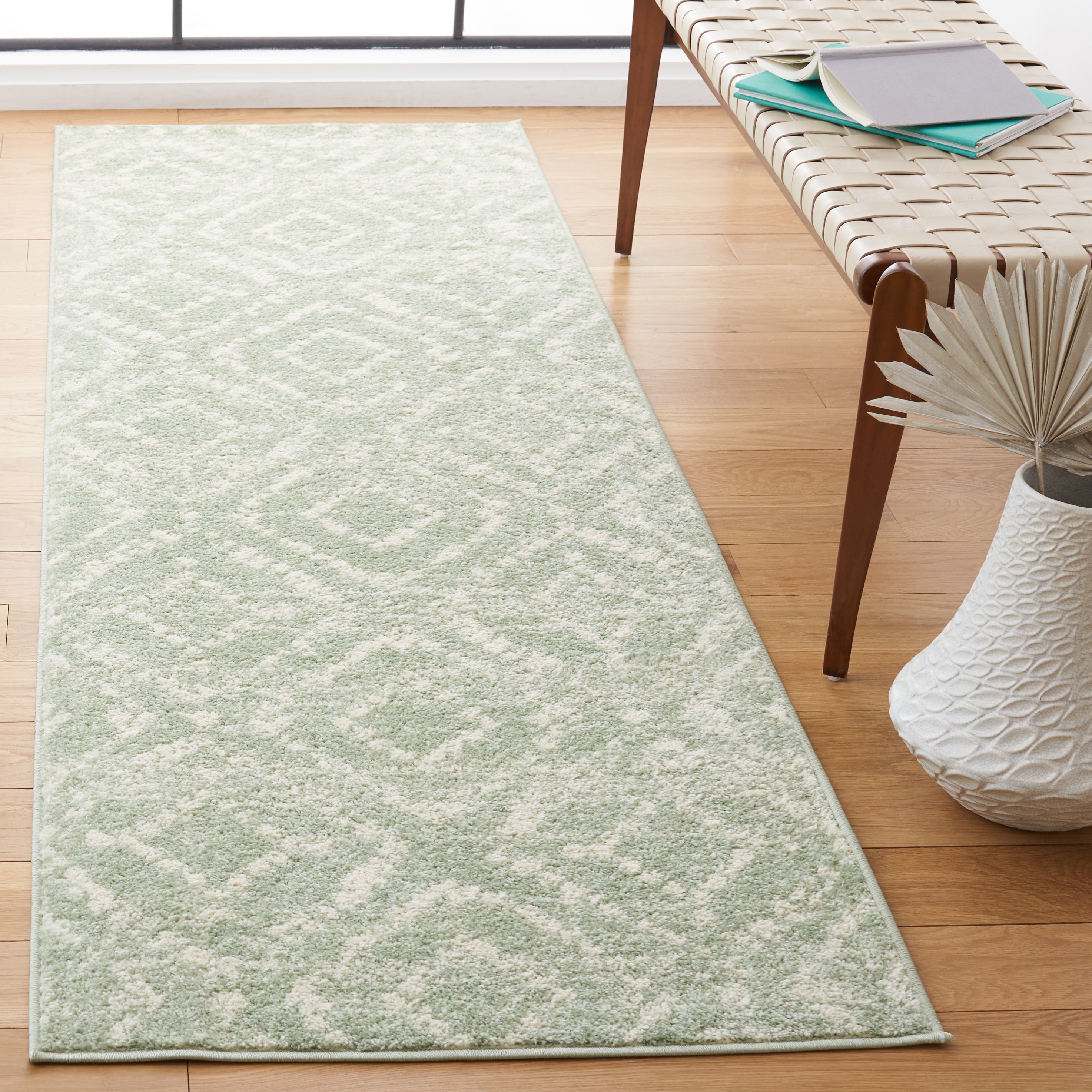 Safavieh ADR131Y-28 Adirondack Avi 3 x 8 (ft) Loomed Polypropylene Green/Ivory Rectangular Indoor Geometric Bohemian/Eclectic Runner rug