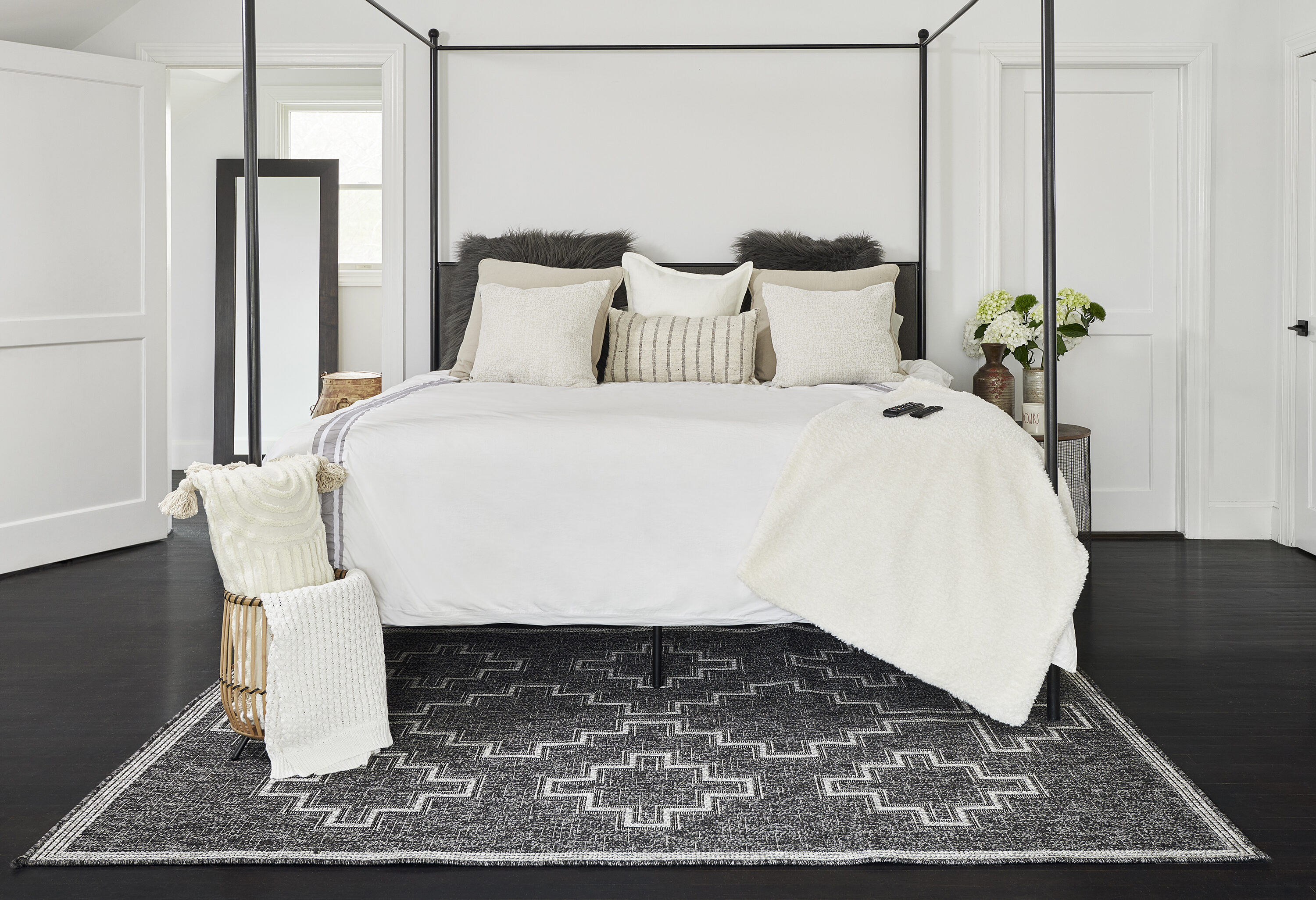 Momeni HAMPOHAM-9BLK3350 3 x 5 (ft) Woven Polypropylene Black Rectangular Indoor/Outdoor Area rug