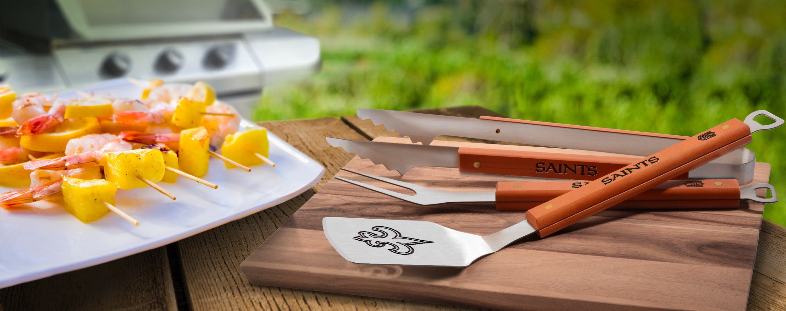 70114 by Napoleon BBQ - Professional Bamboo Cutting Board with ergonomic  handles