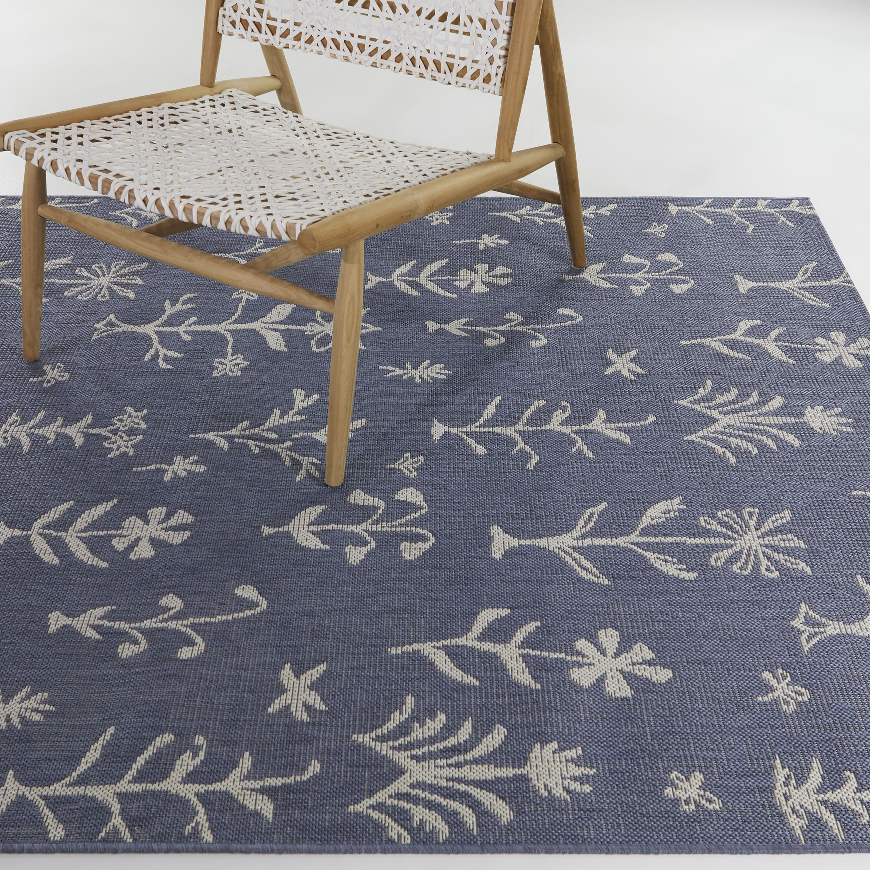 Balta 3106153 5 x 7 (ft) Polypropylene Blue Rectangular Indoor/Outdoor Floral/Botanical Area rug