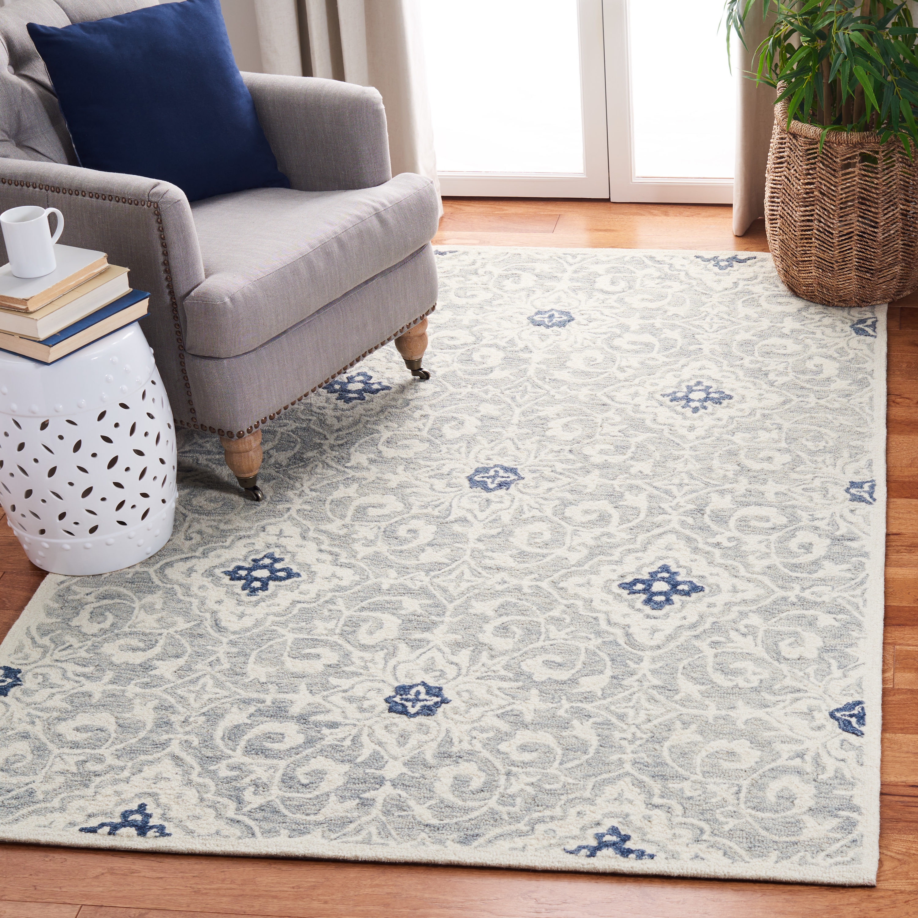 Ivory and Blue Hand-Tufted Wool Rectangular Area Rug, 5' x 8'