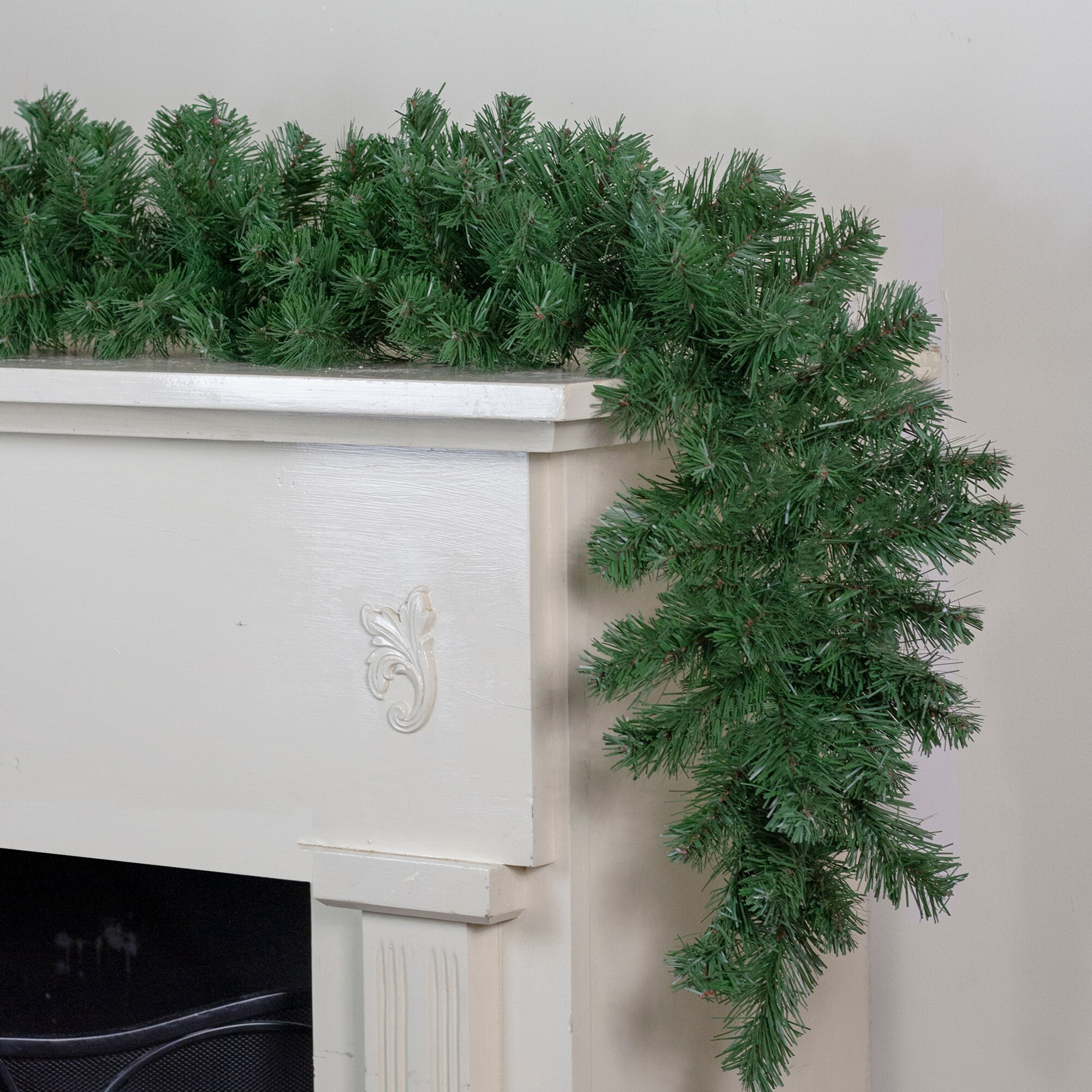 Northlight Indoor 9-ft Spruce Garland - Christmas Garland - Artificial Spruce  Garland in the Artificial Christmas Garland department at