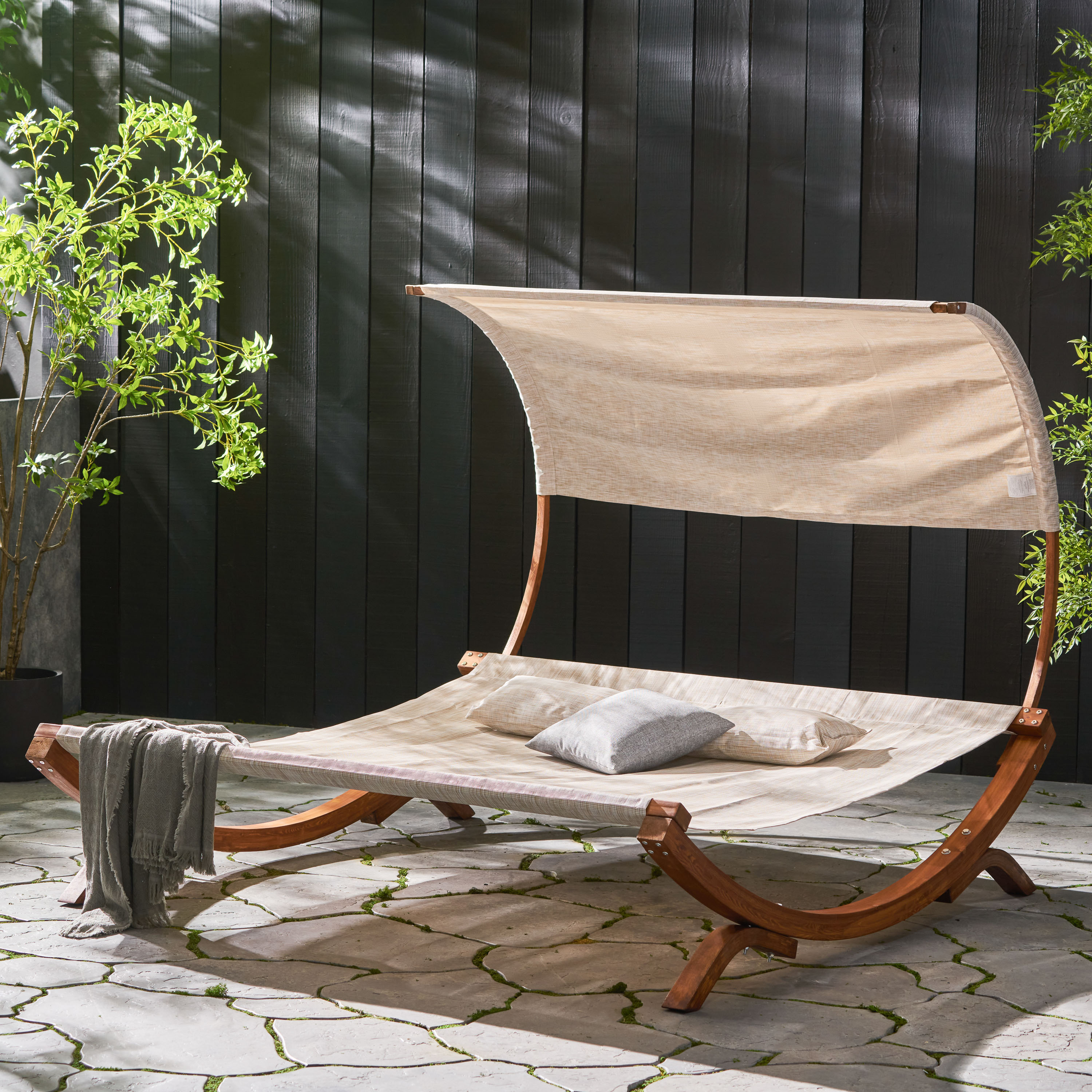 AAZJ JPN-54891 Patio Sunbed Teak Wood Frame Stationary Chaise Lounge Chair with Beige Mesh Seat